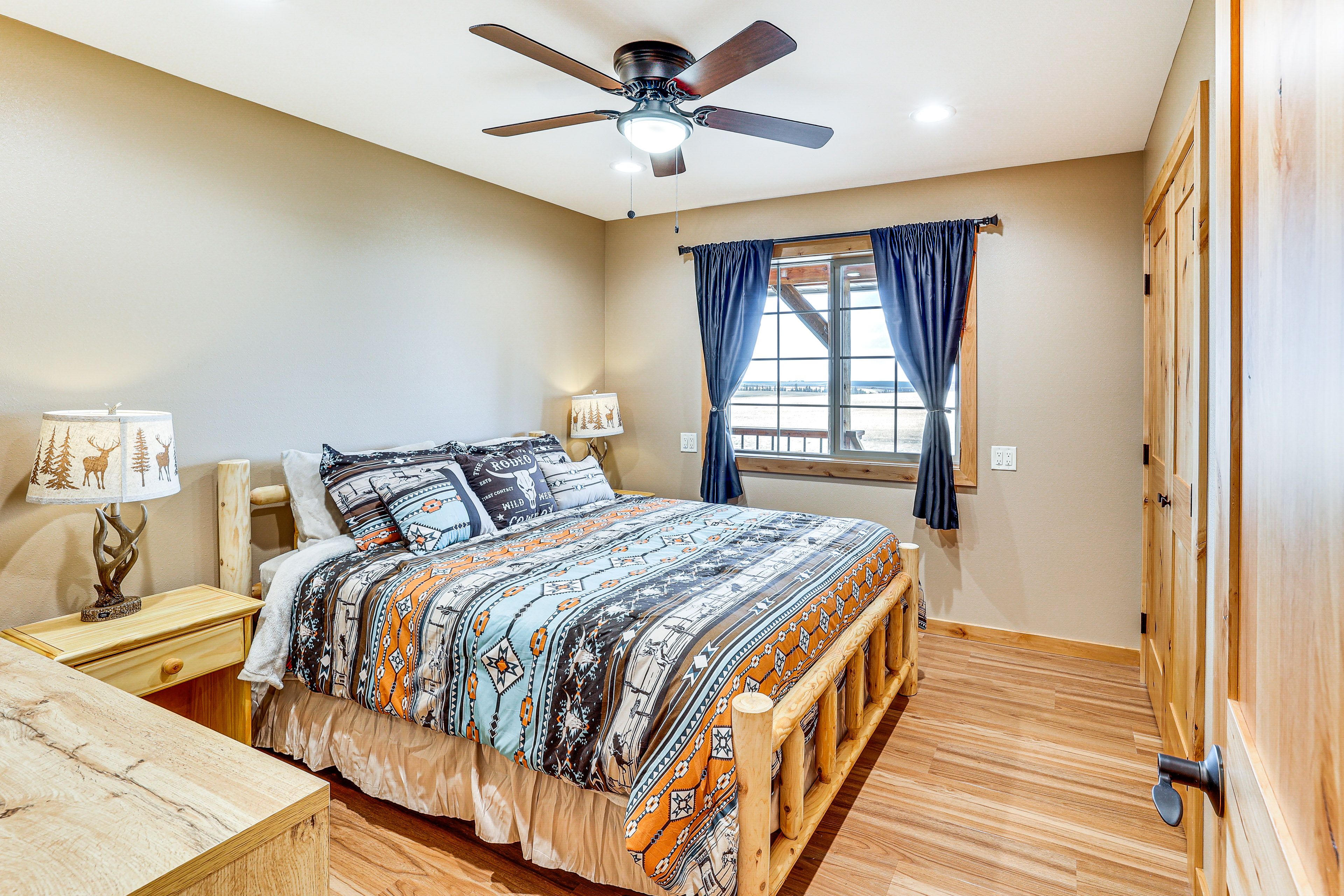 Bedroom 2 | Queen Bed