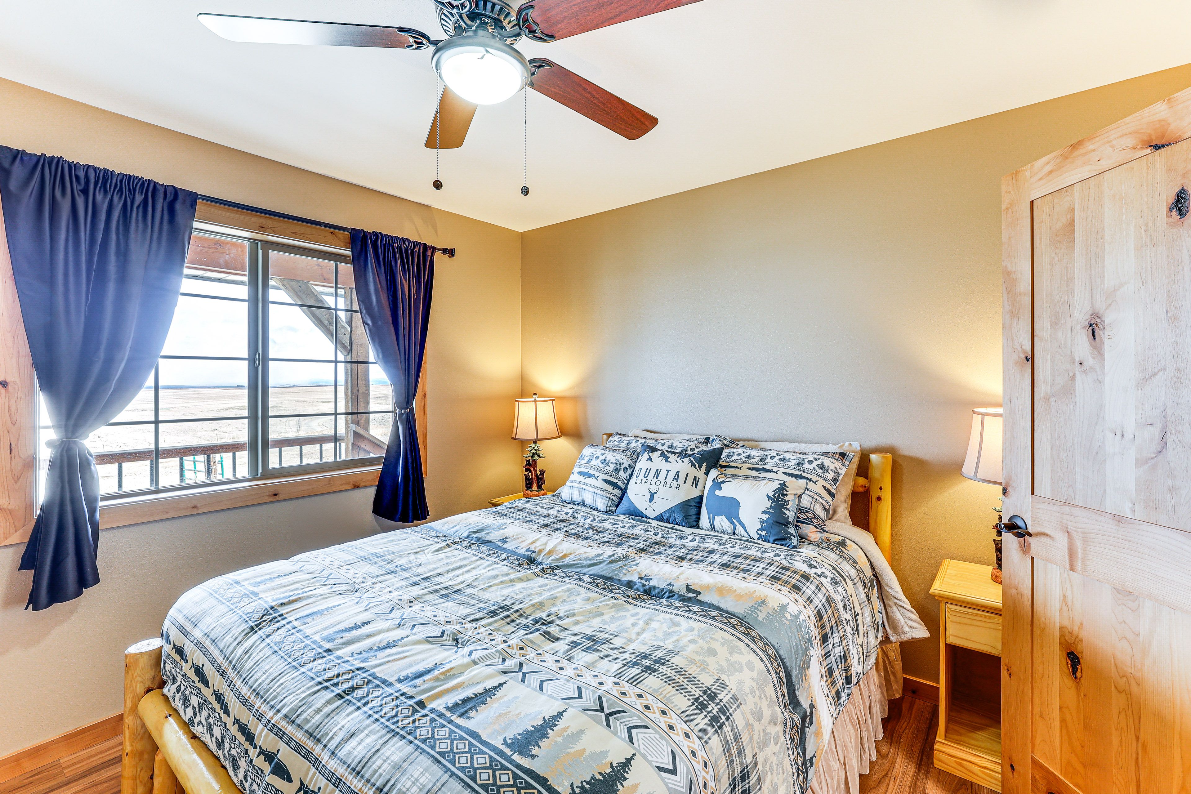 Bedroom 3 | Queen Bed