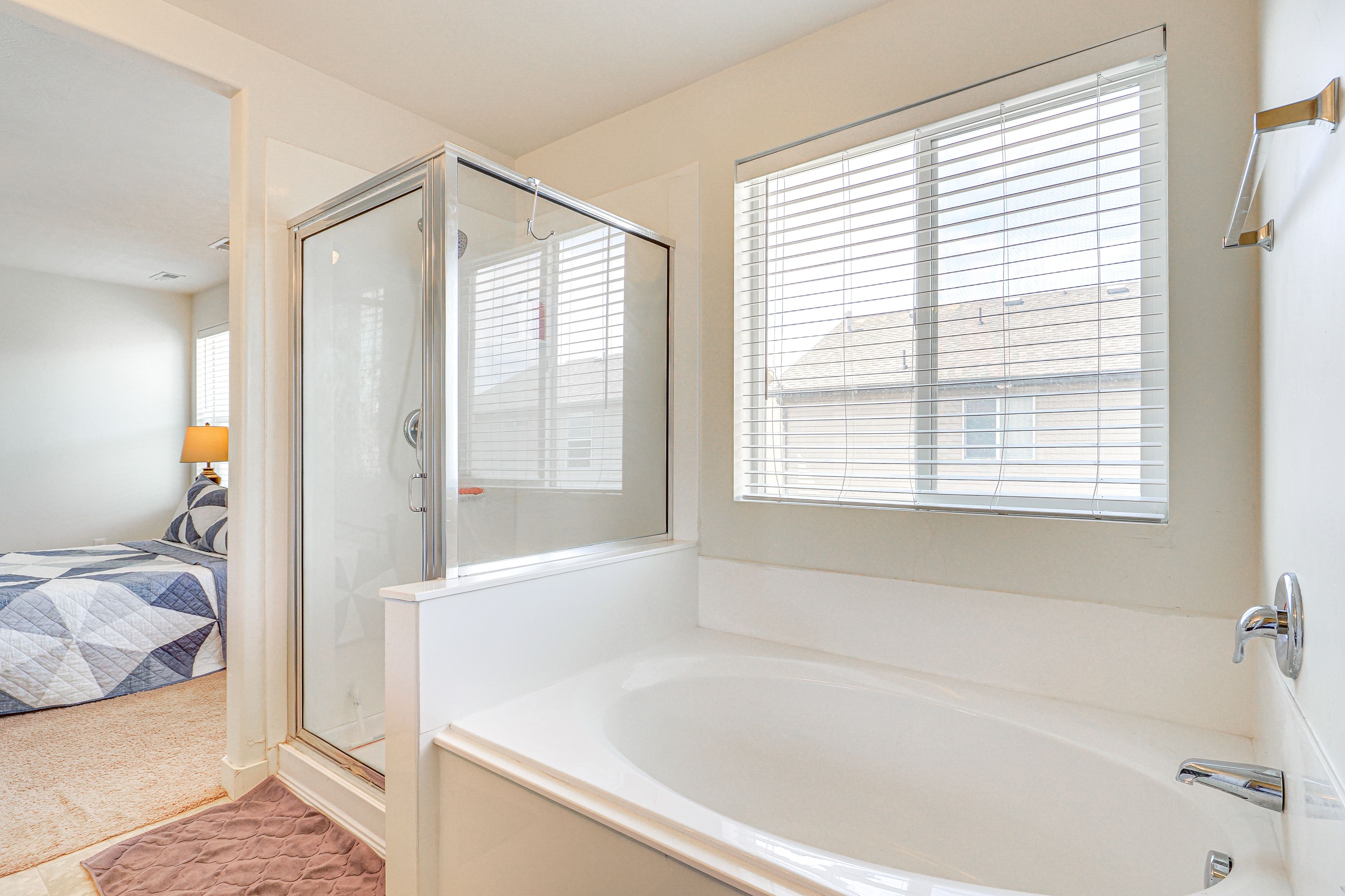 En-Suite Bathroom | 2nd Floor | Towels Provided | Complimentary Toiletries