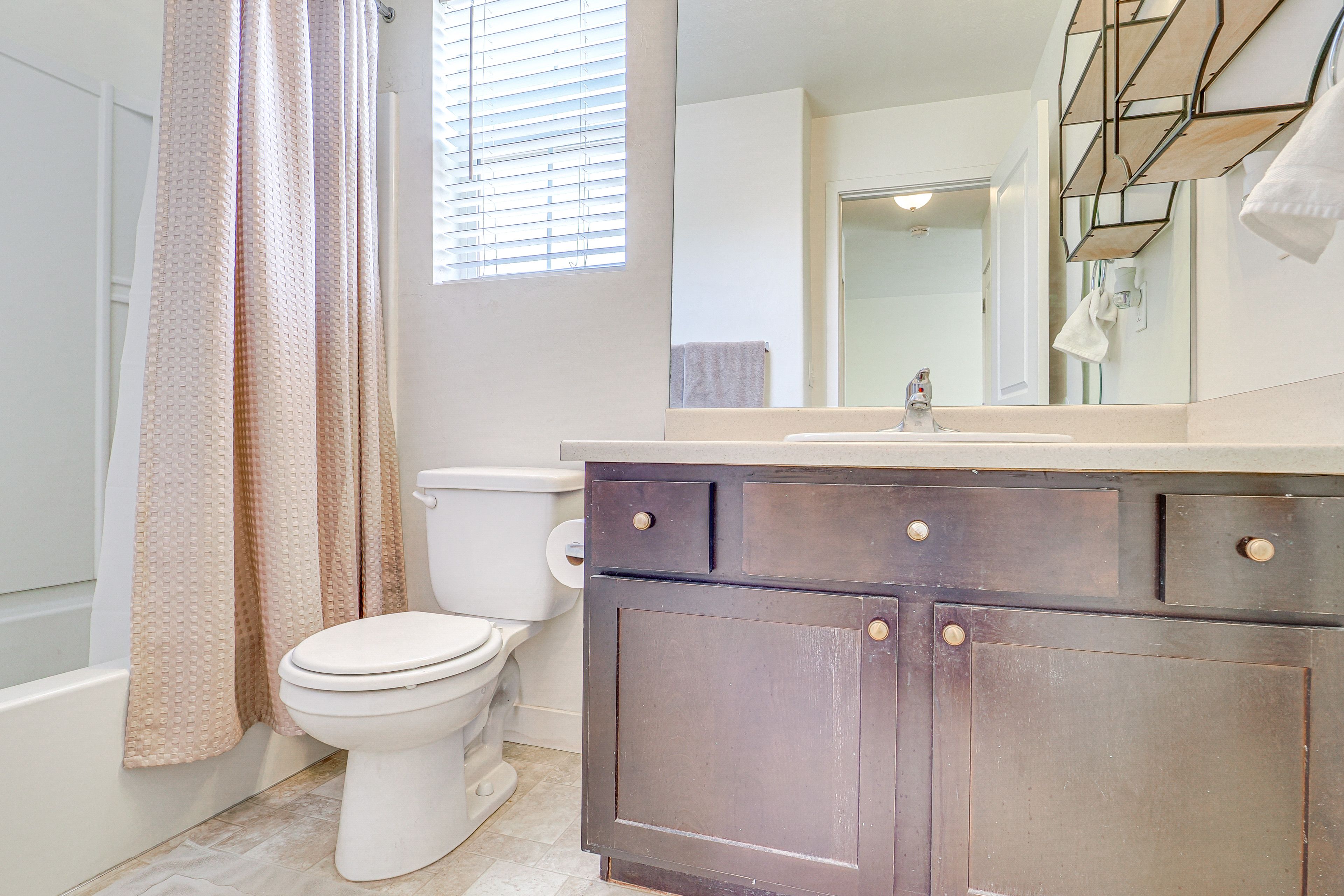 Full Bathroom | 2nd Floor