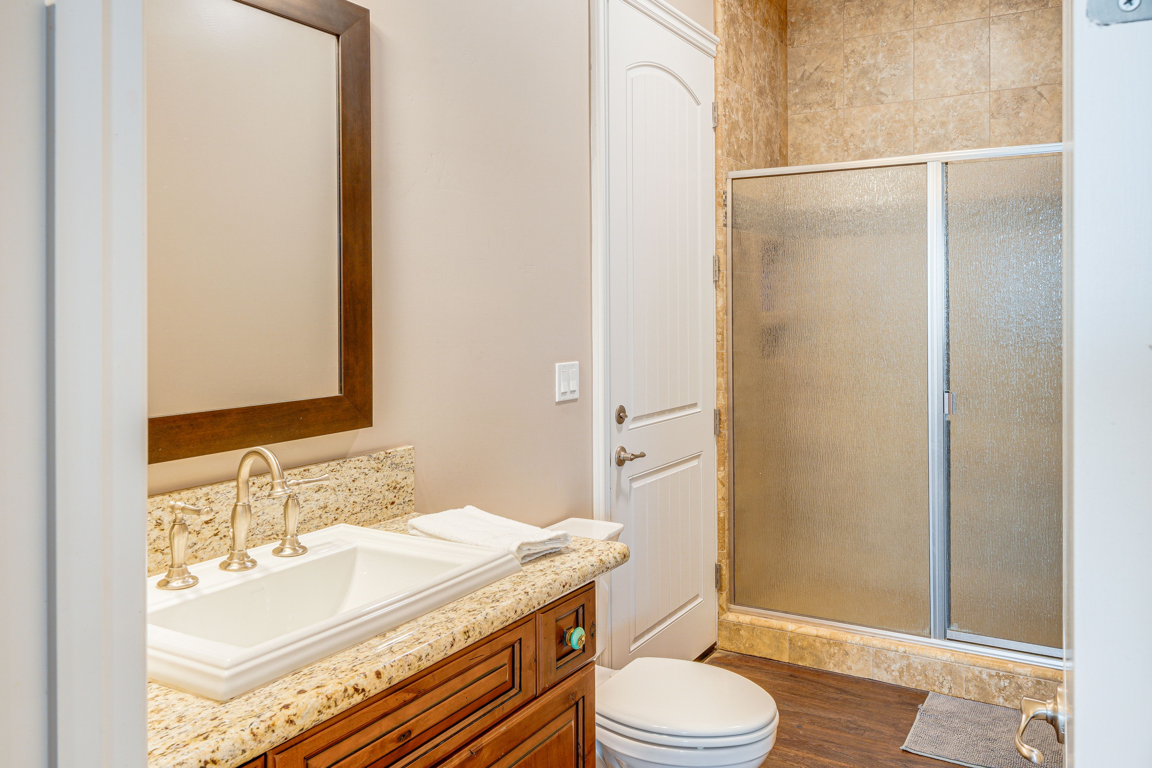 Pool House | Full Bathroom