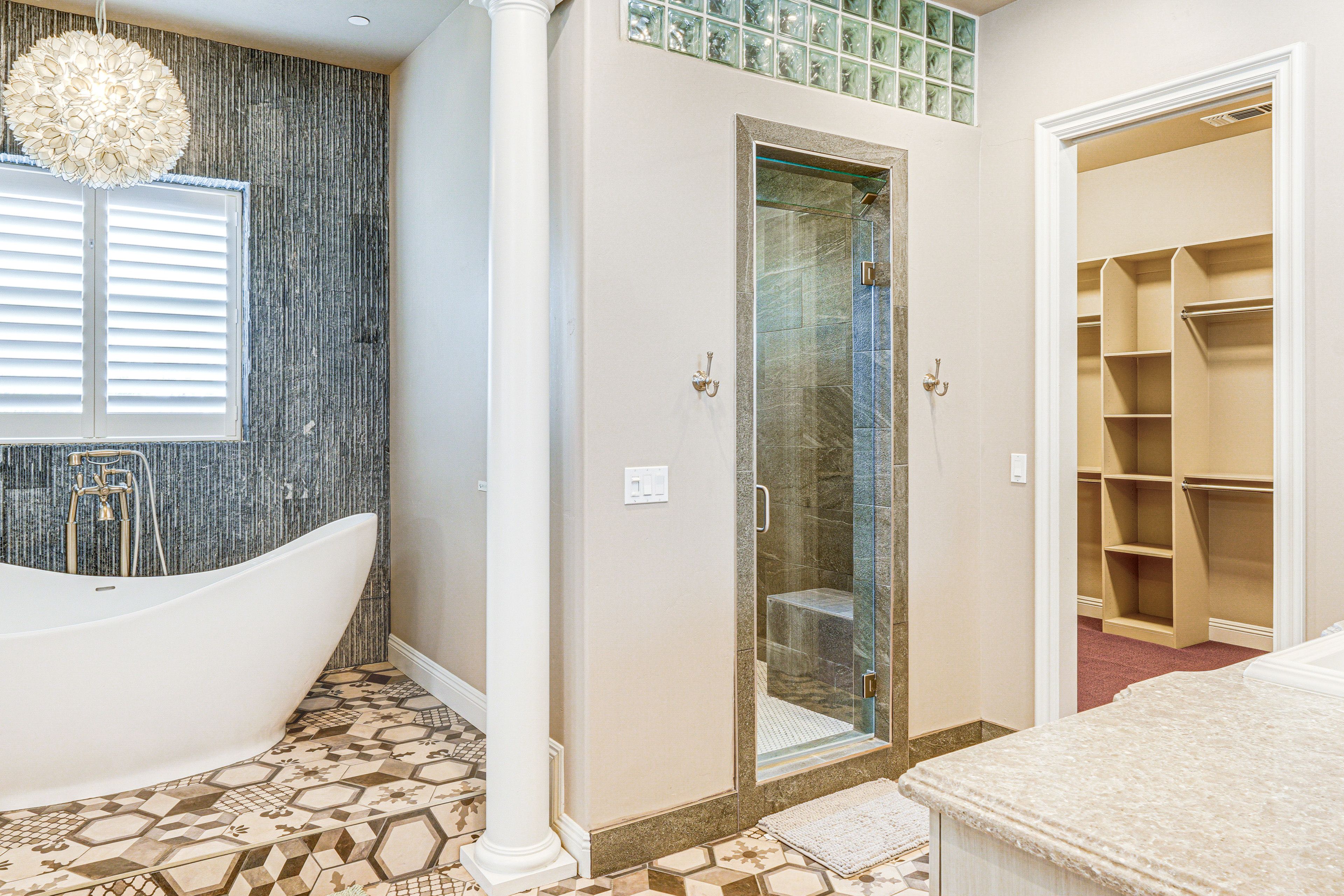 En-Suite Bathroom | Upper Level | Towels Provided