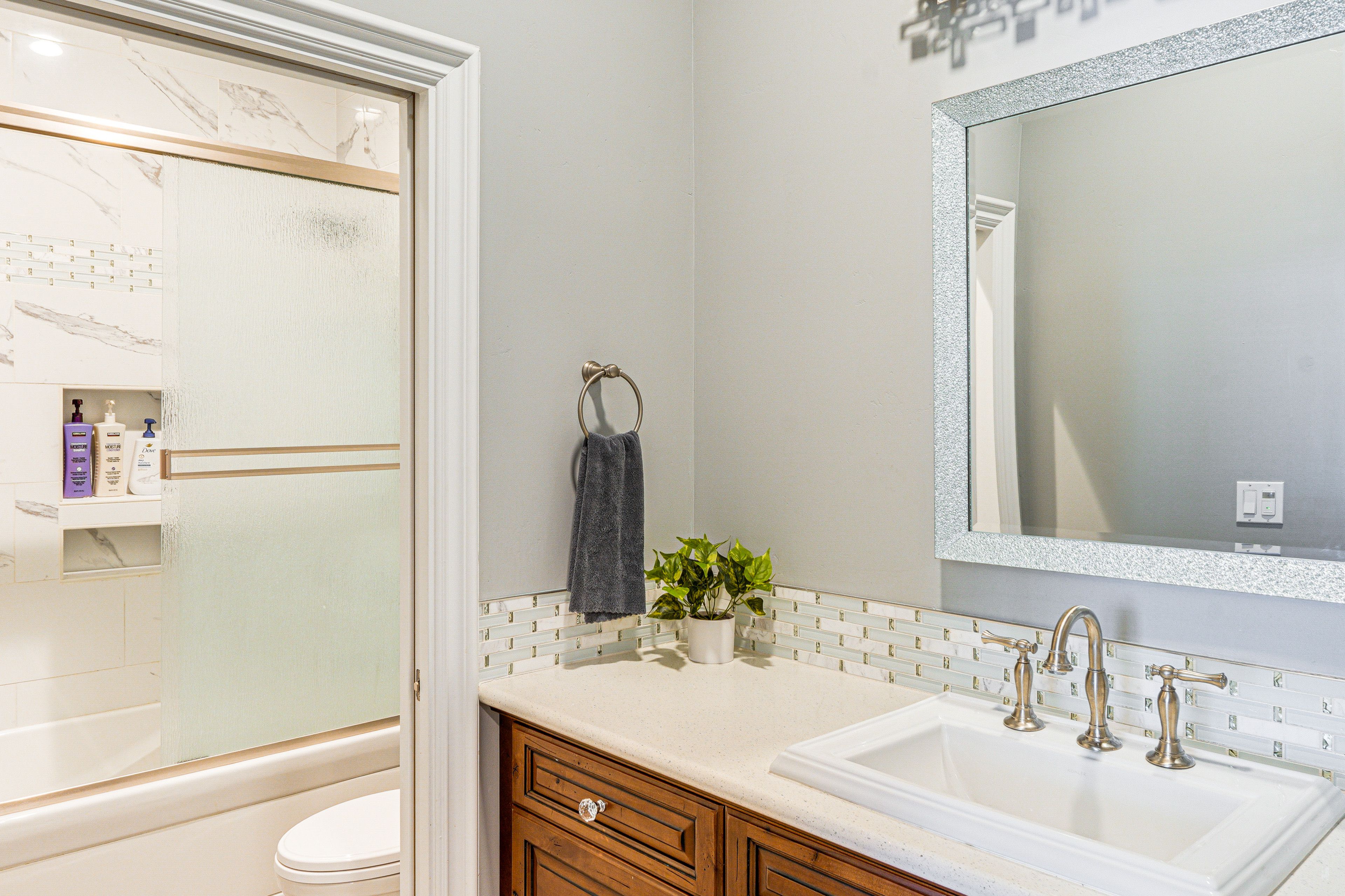 En-Suite Bathroom | Upper Level
