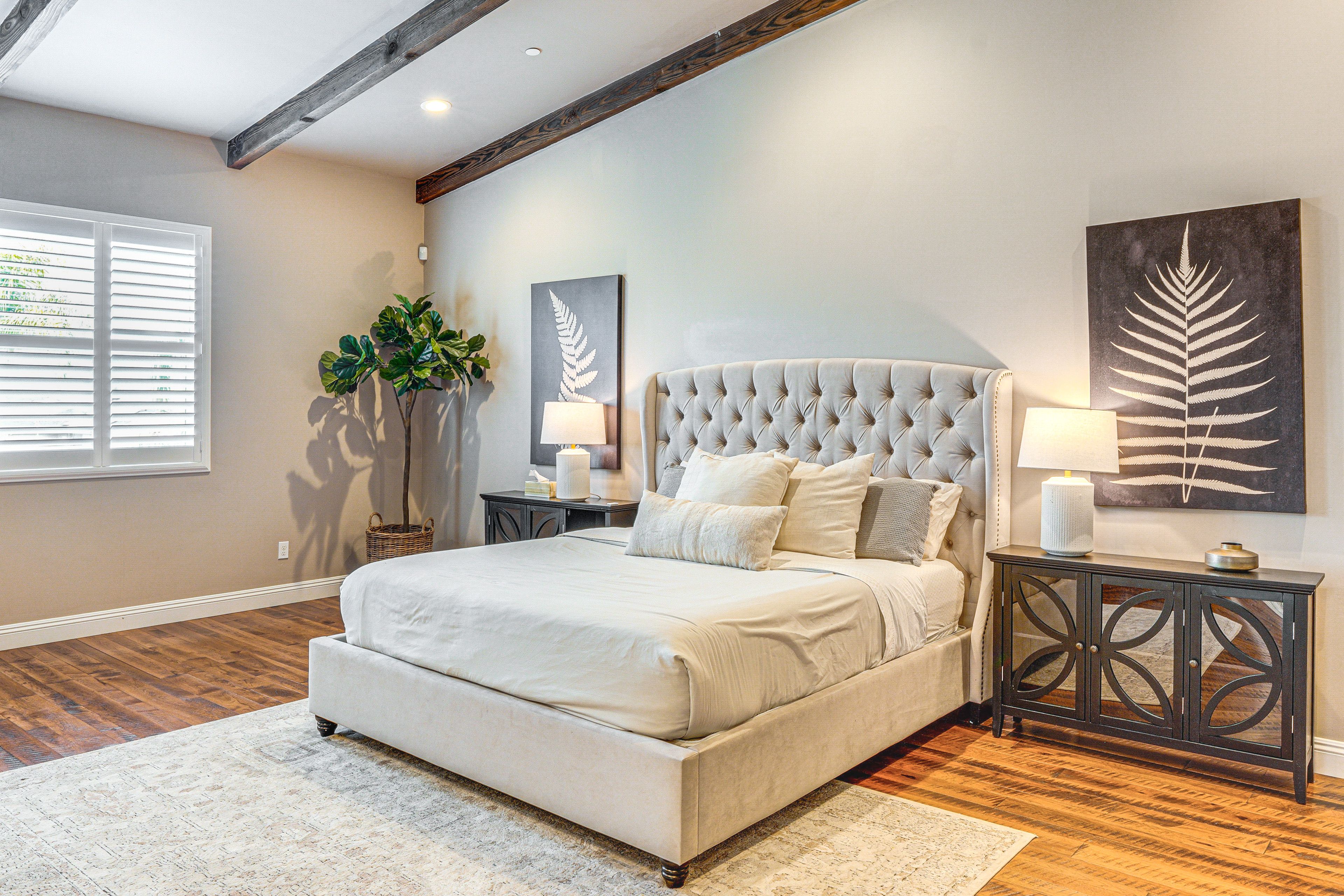 Bedroom 1 | Upper Level | King Bed | Linens Provided | Smart TV