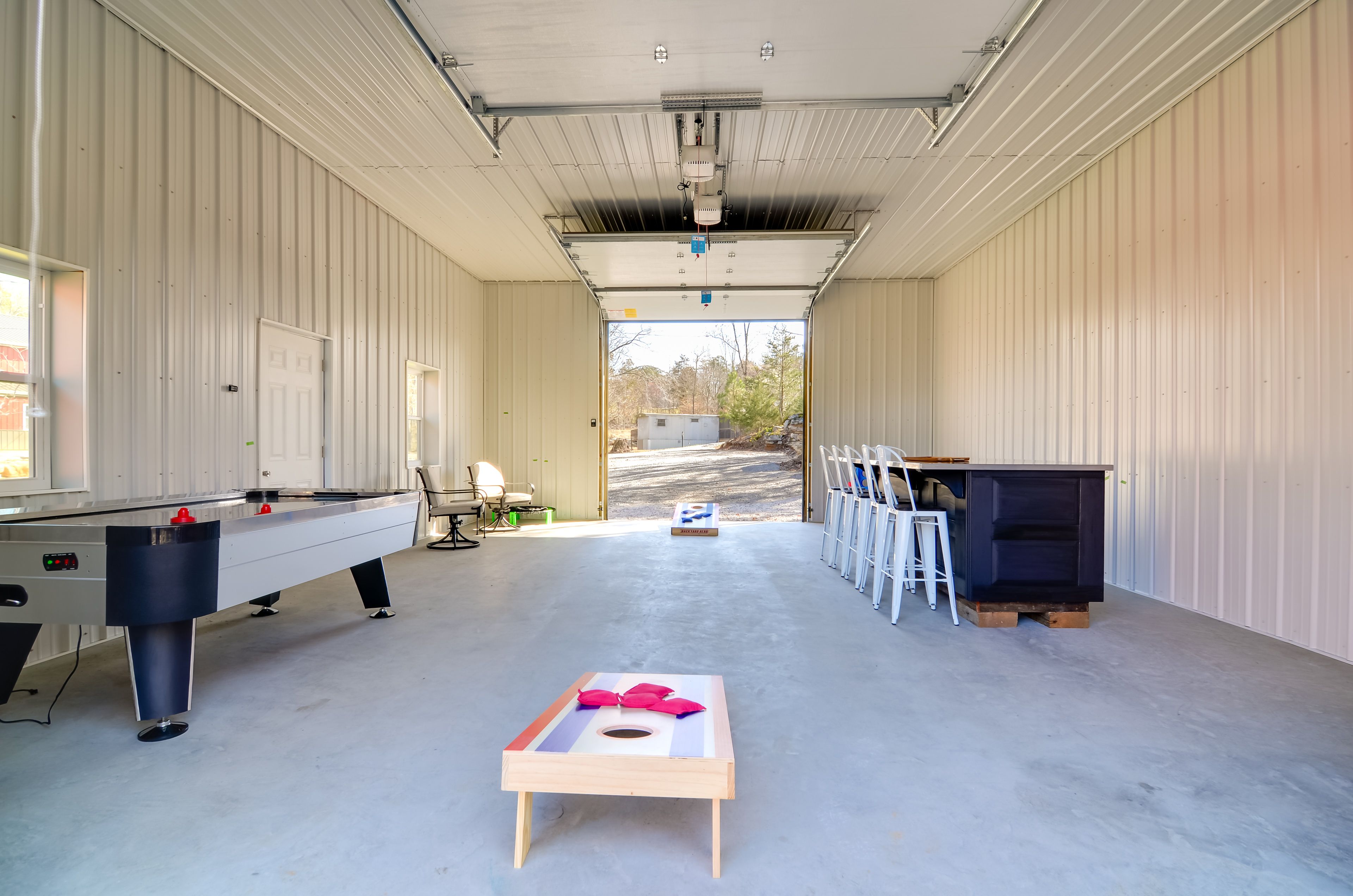 Barn | Built-In Bar | Cornhole | Air Hockey | Gas Grill