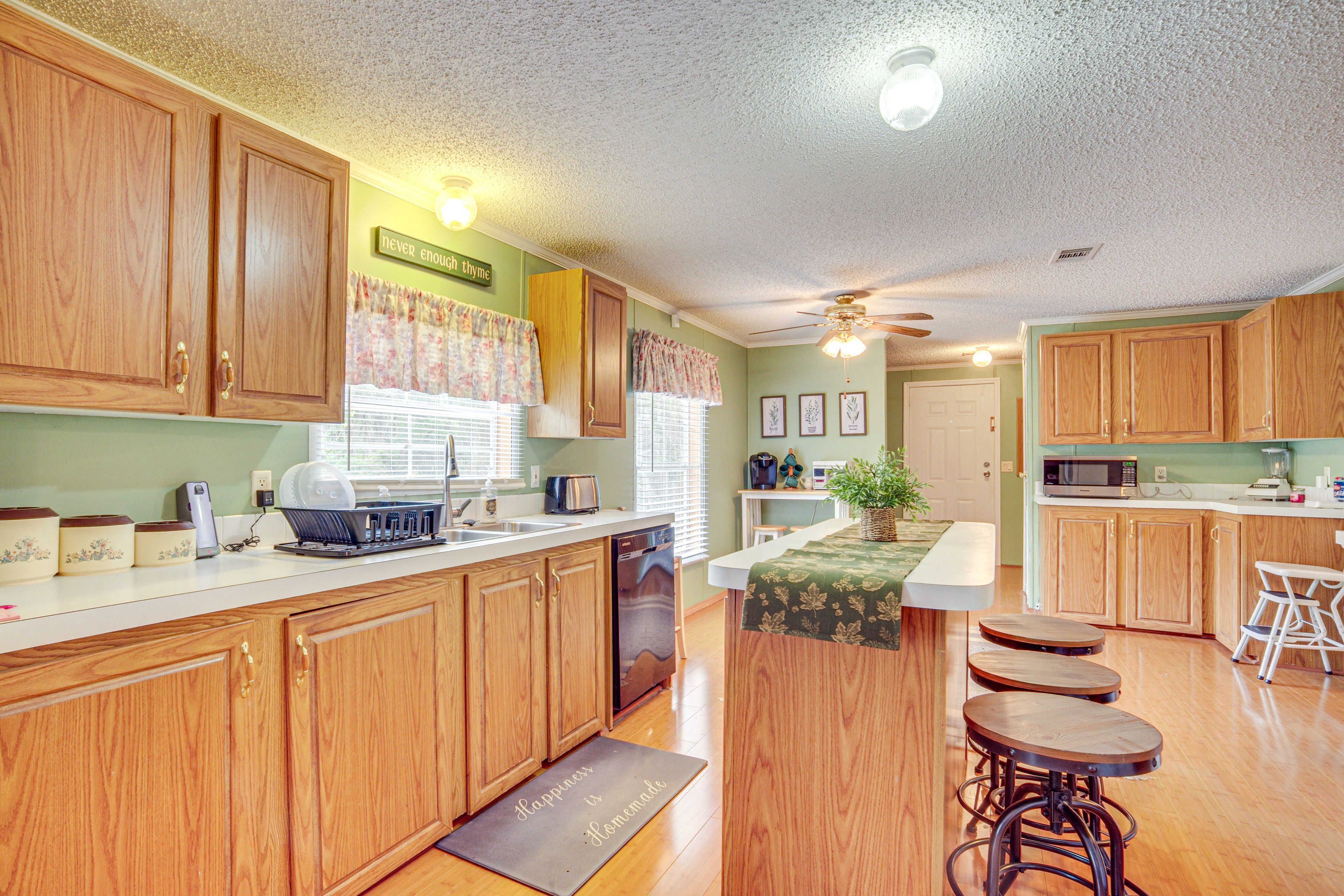 Kitchen | Stove/Oven | Refrigerator