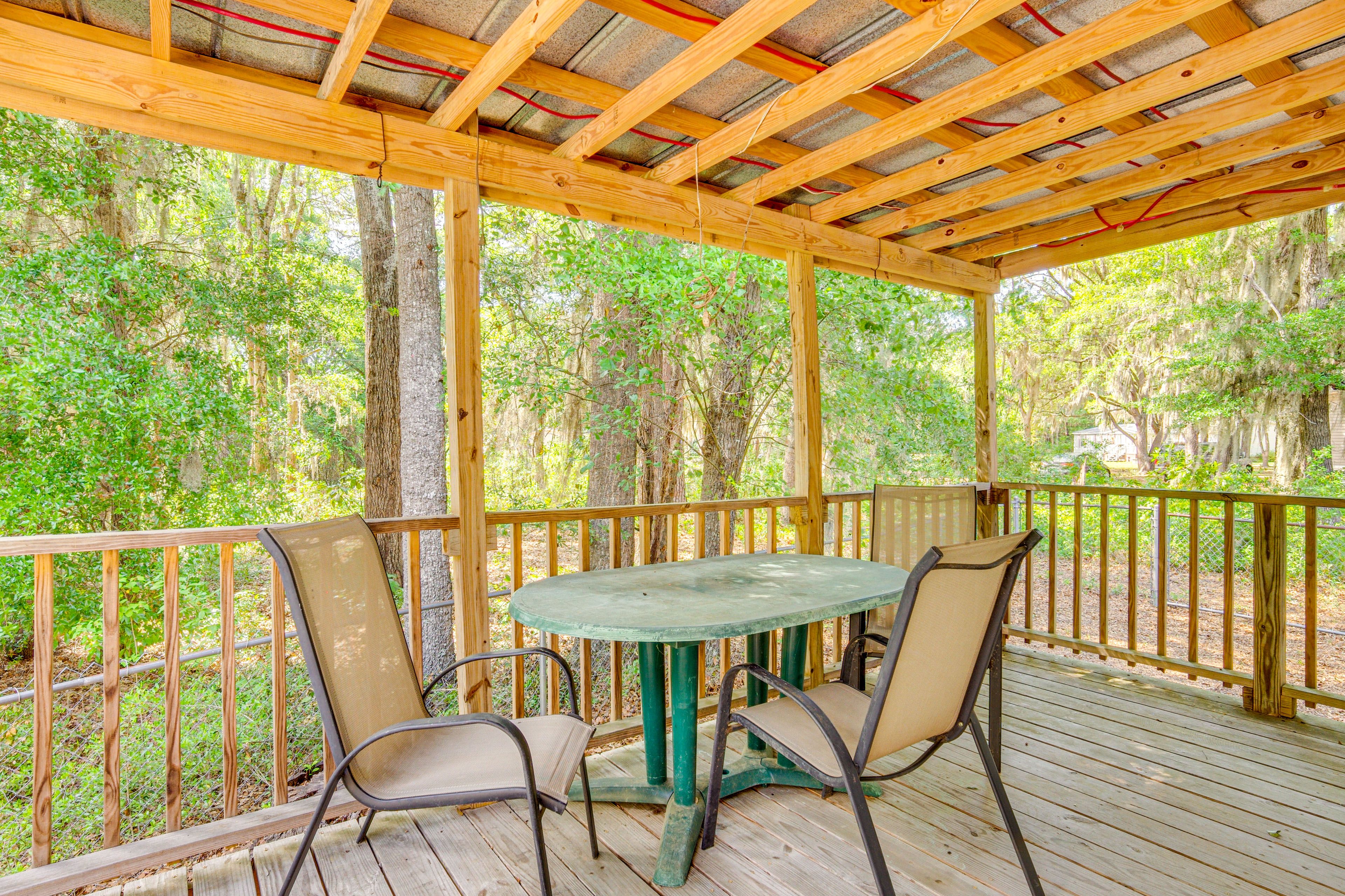 Covered Deck | Outdoor Dining Area
