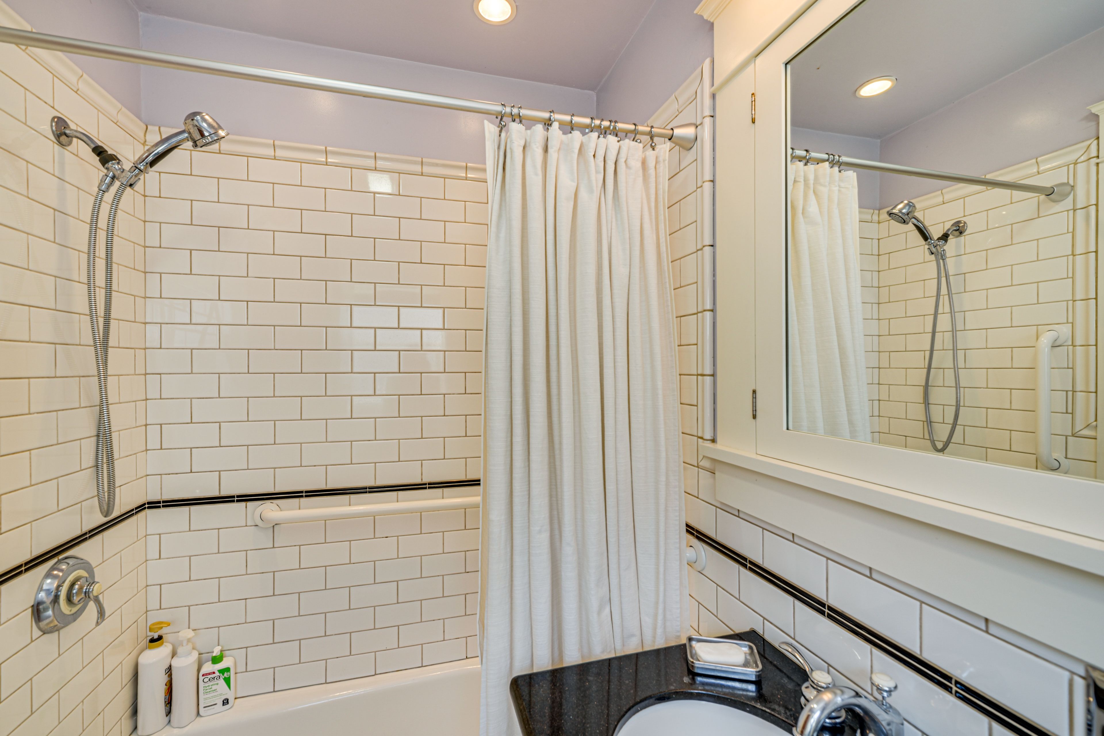 Full Bathroom | 1st Floor