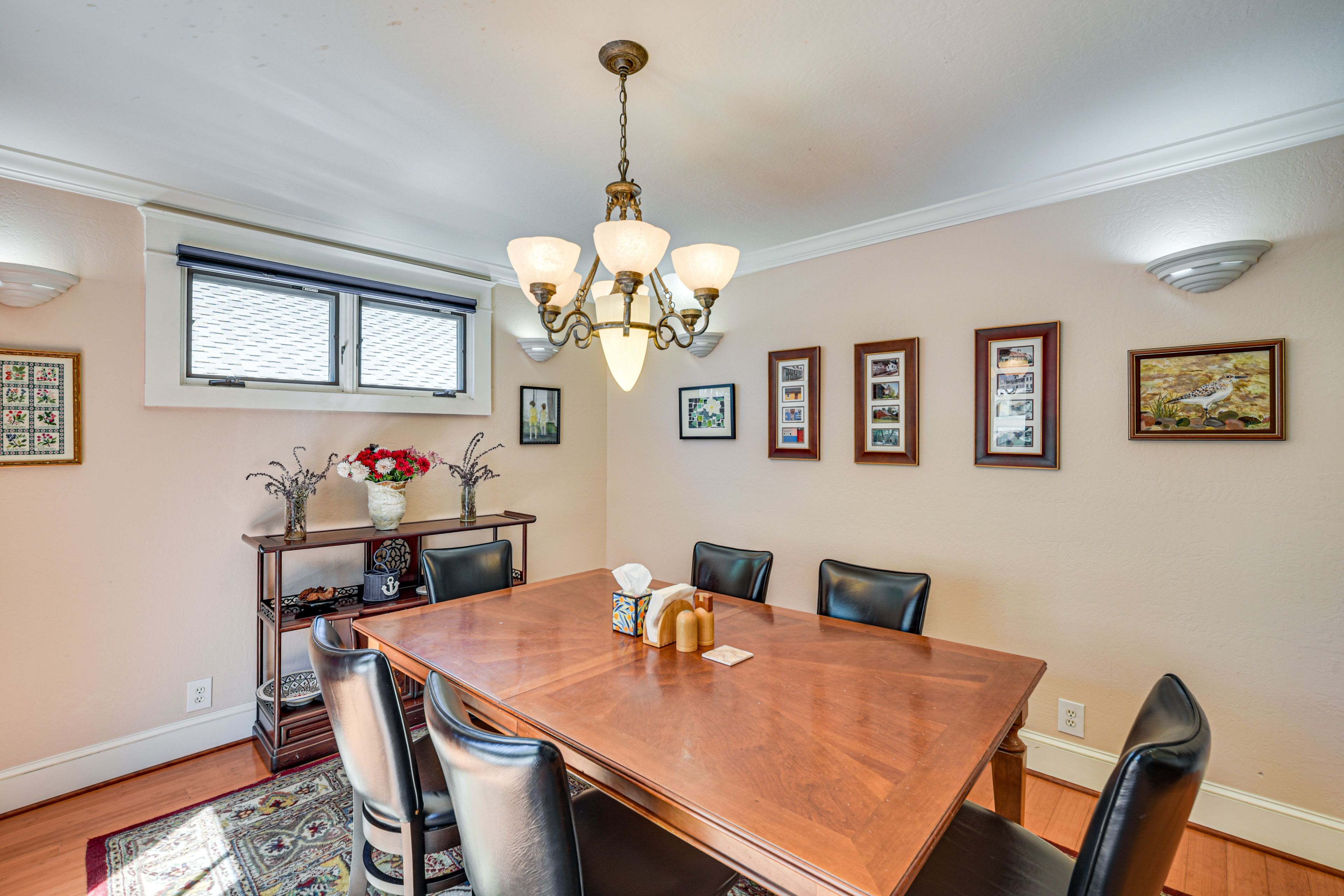 Dining Area | Dishware/Flatware | 1st Floor