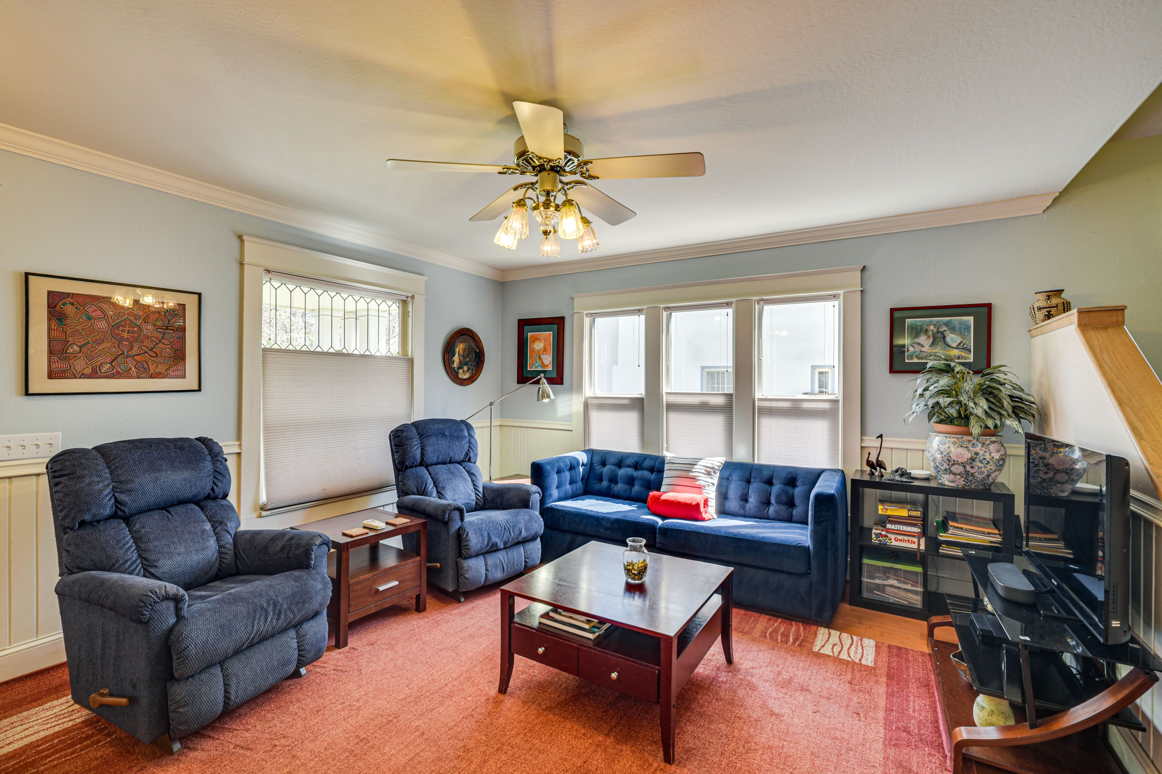 Living Area | Flat-Screen TV w/ Cable