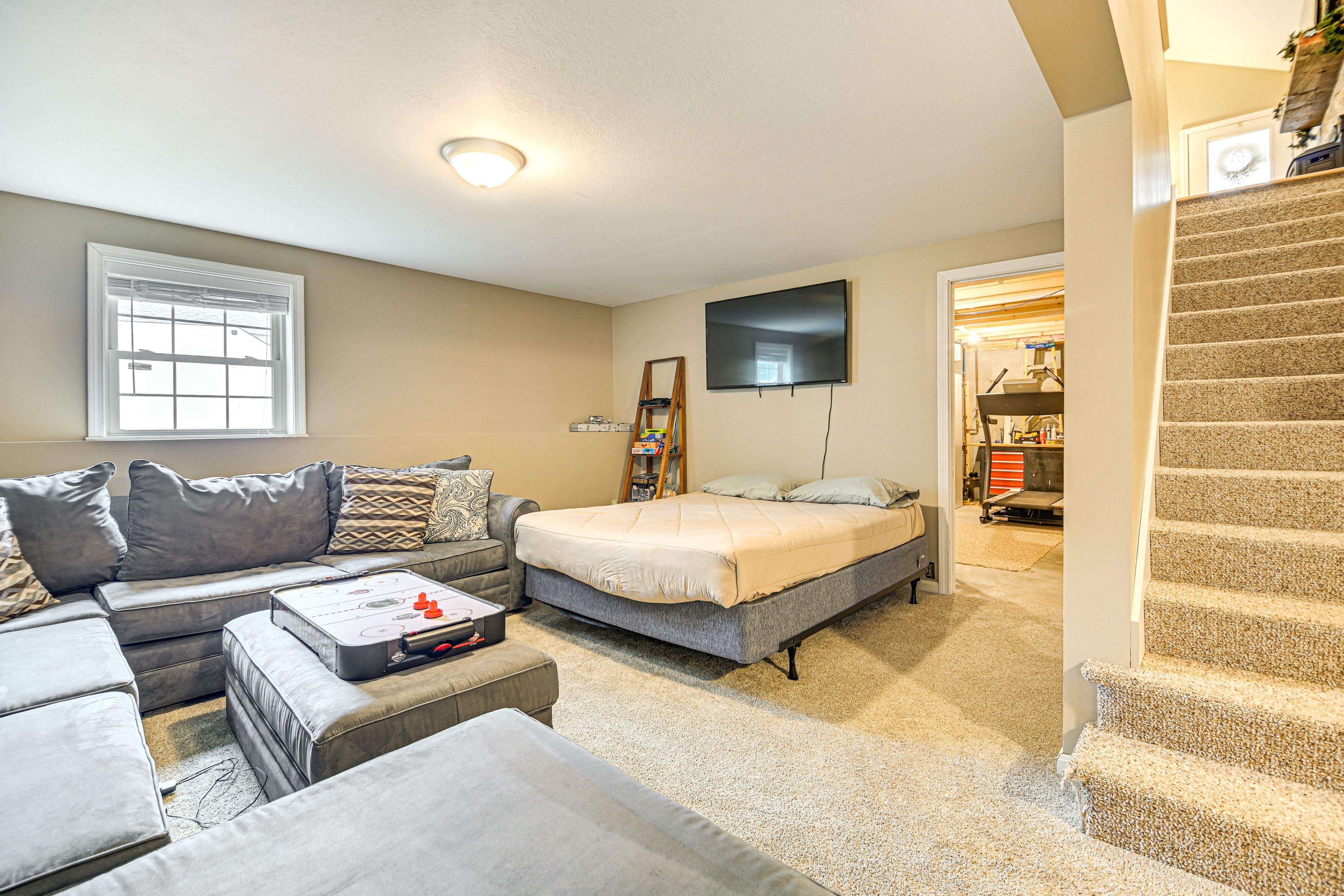 Sleeping Nook | Basement | Queen Bed | Twin Bunk Bed