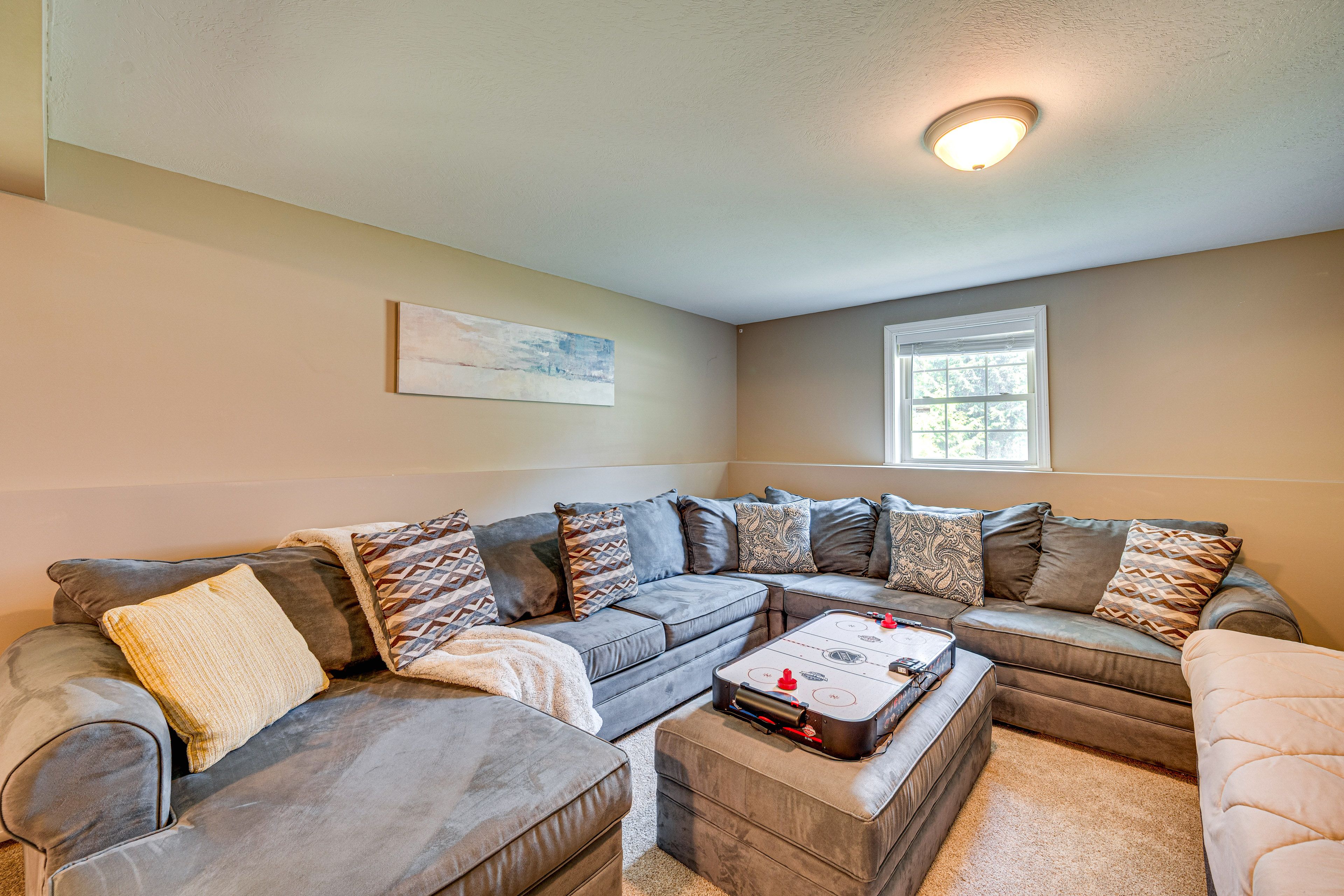 Sleeping Nook | Basement | Queen Bed | Twin Bunk Bed