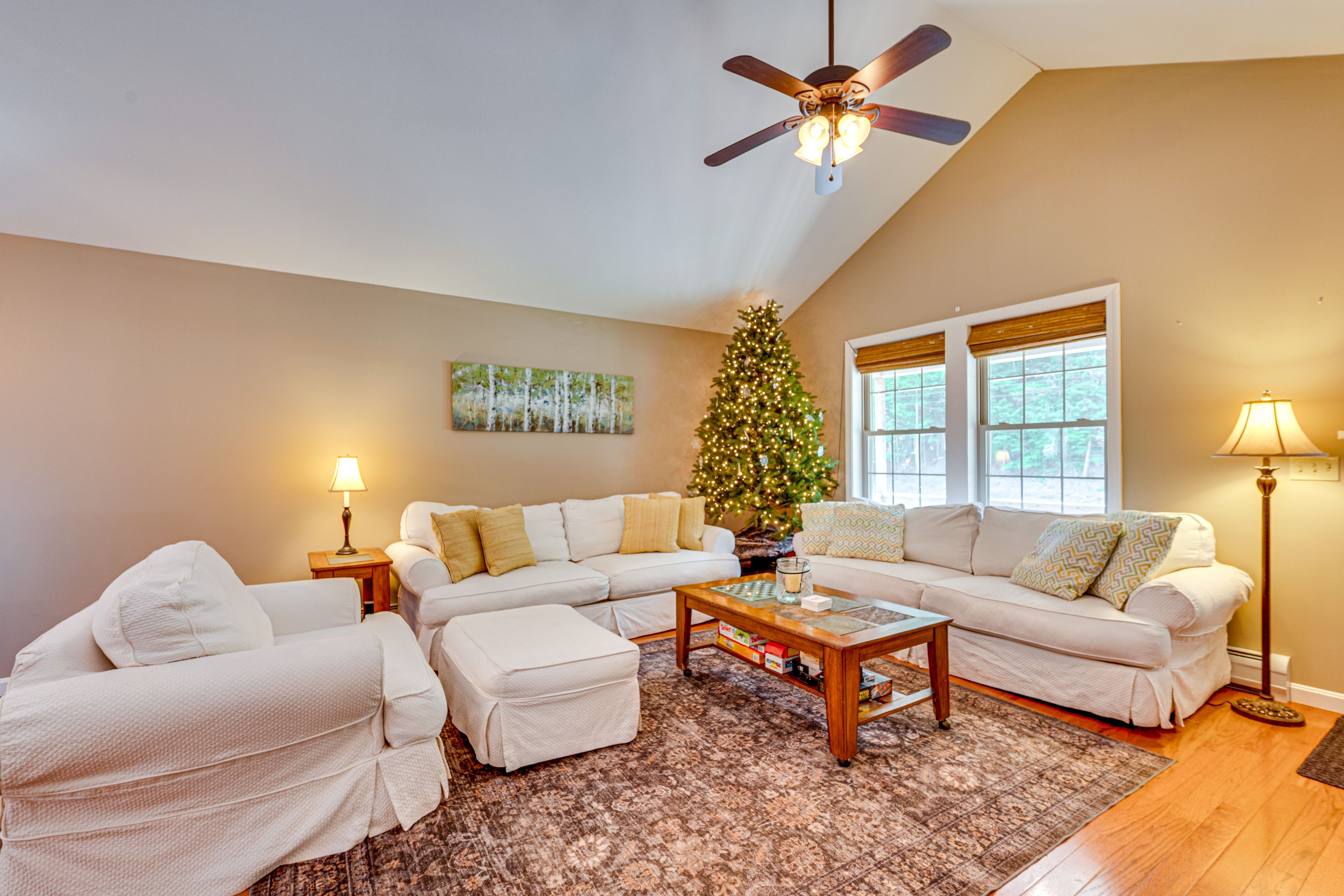 Living Room | 1st Floor | Fireplace | Smart TV | Free WiFi | Board Games