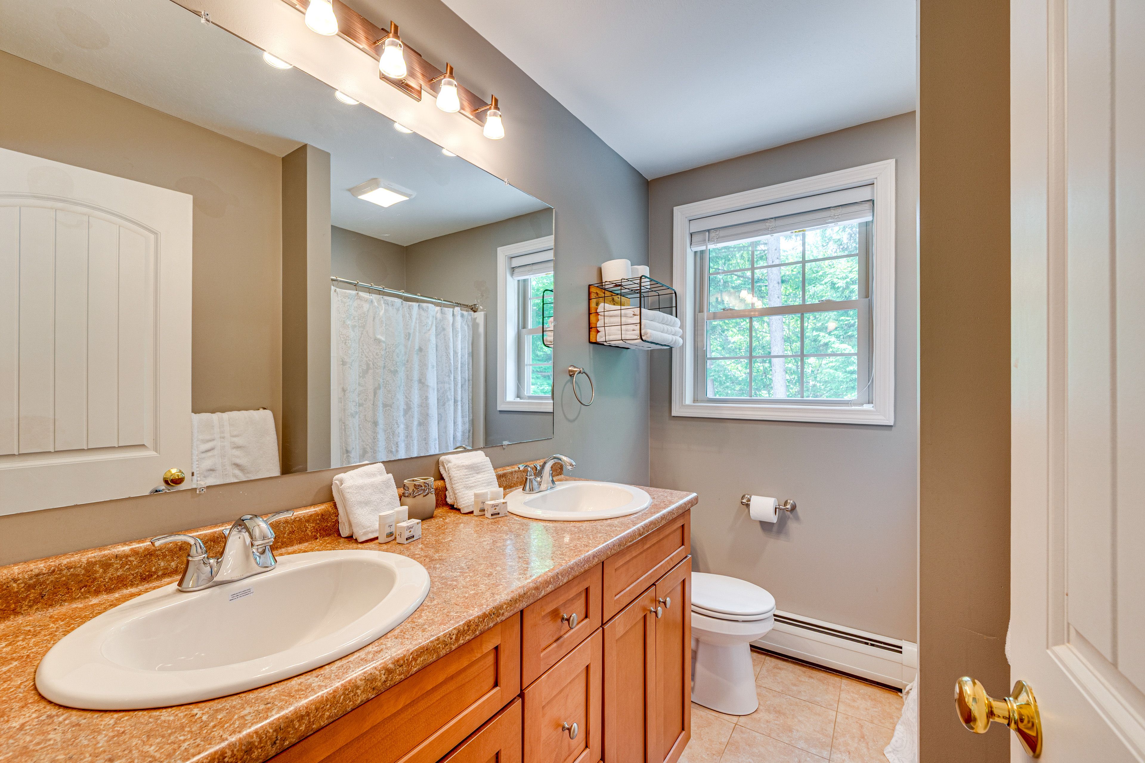 En-Suite Bathroom | 1st Floor | Towels Provided