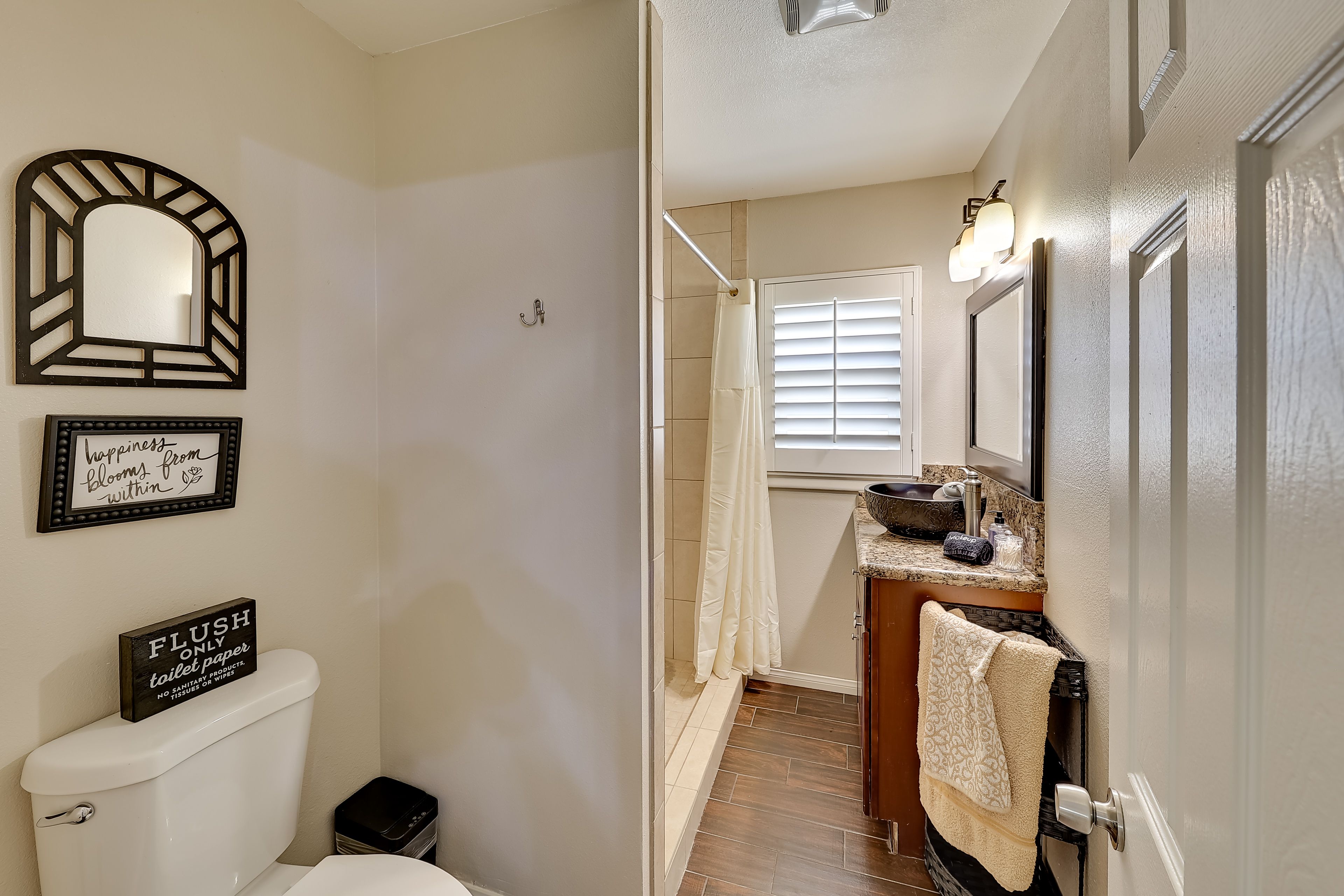En-Suite Bathroom | Upper Level | Towels Provided