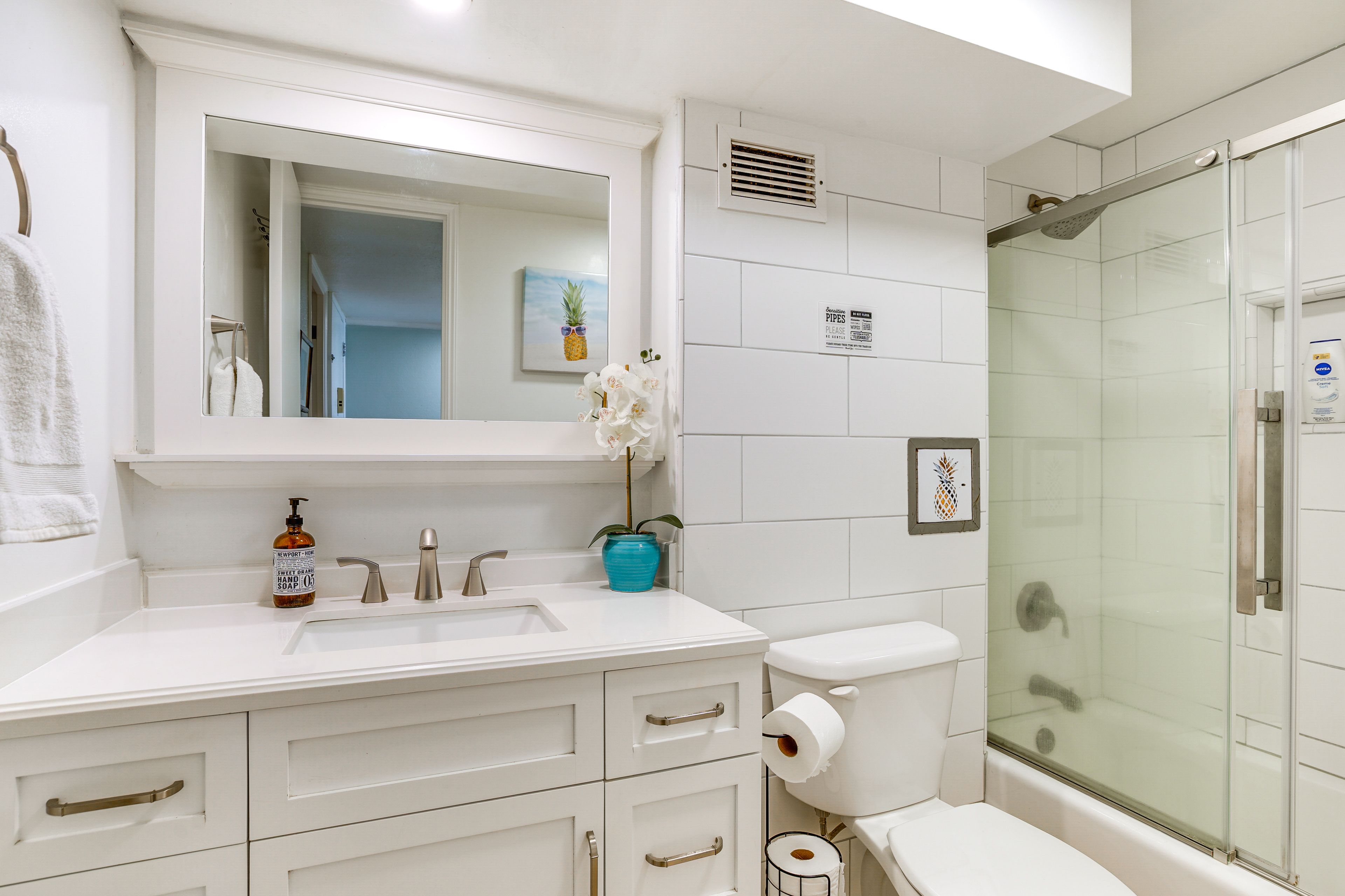 Full Bathroom | 2nd Floor