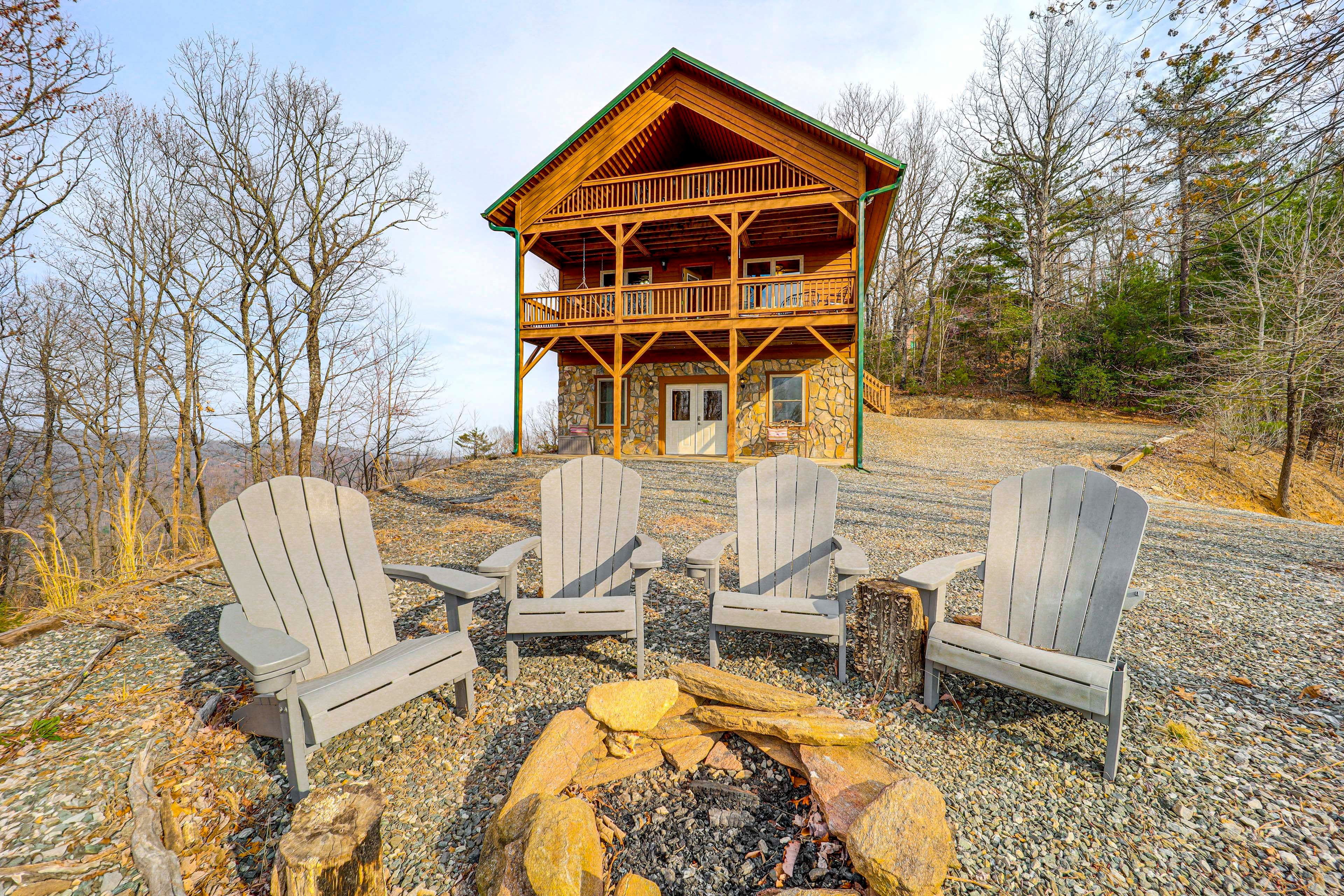 Purlear Vacation Rental | 3BR | 3.5BA | 2,250 Sq Ft | Stairs Required