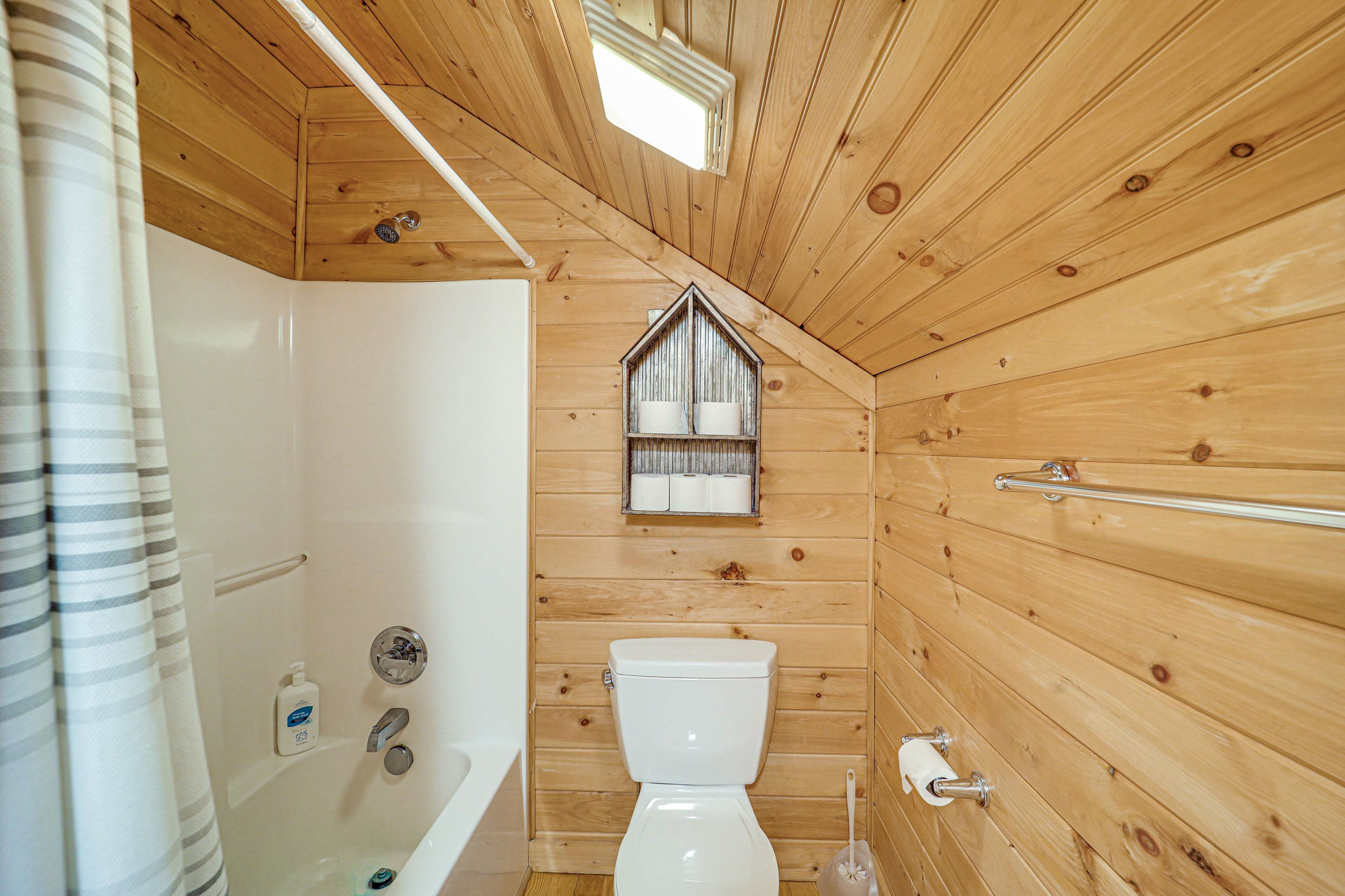 Full Bath | Towels | Hair Dryer | Upper Level