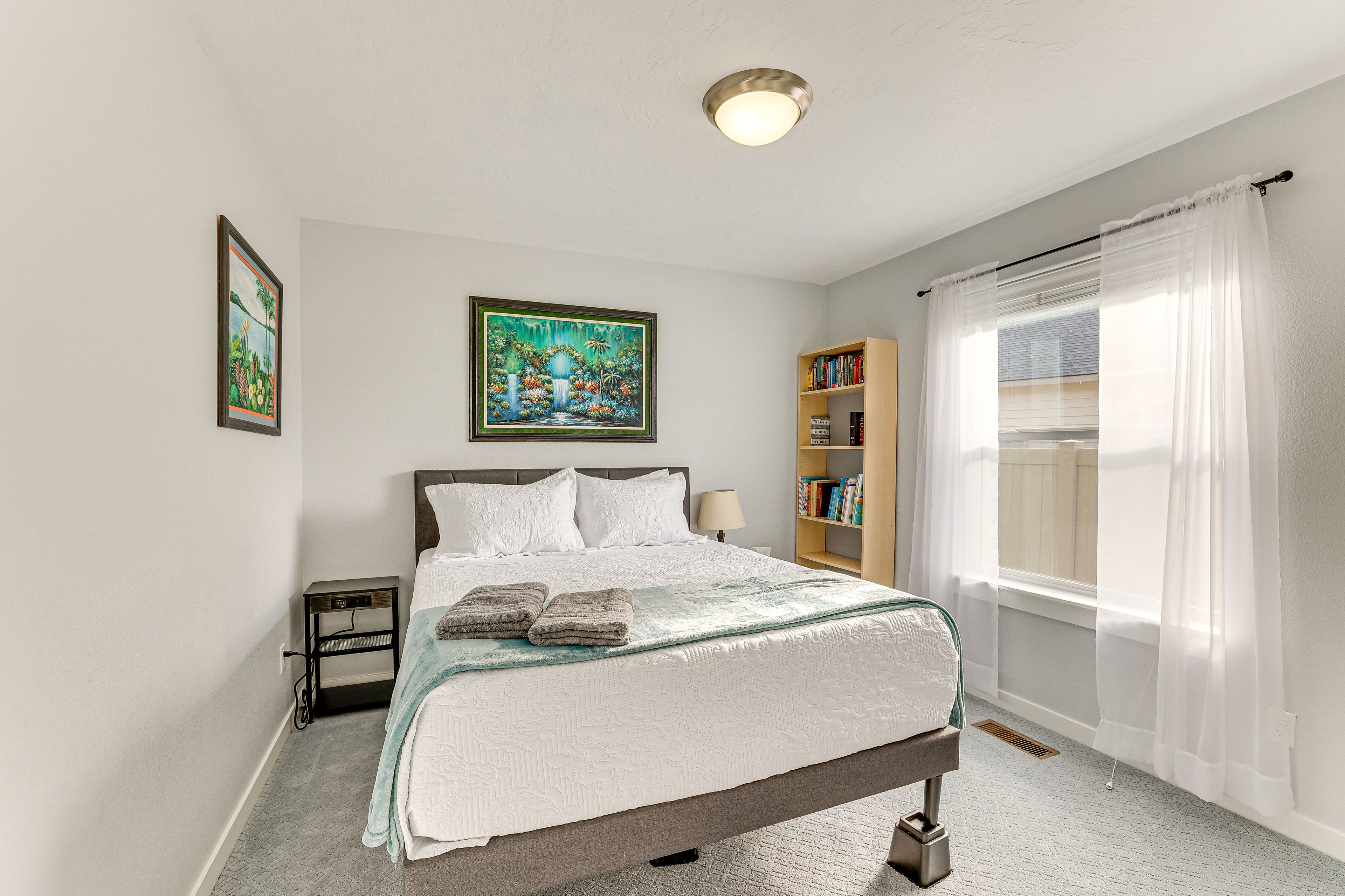 Bedroom 4 | Queen Bed | 1st Floor