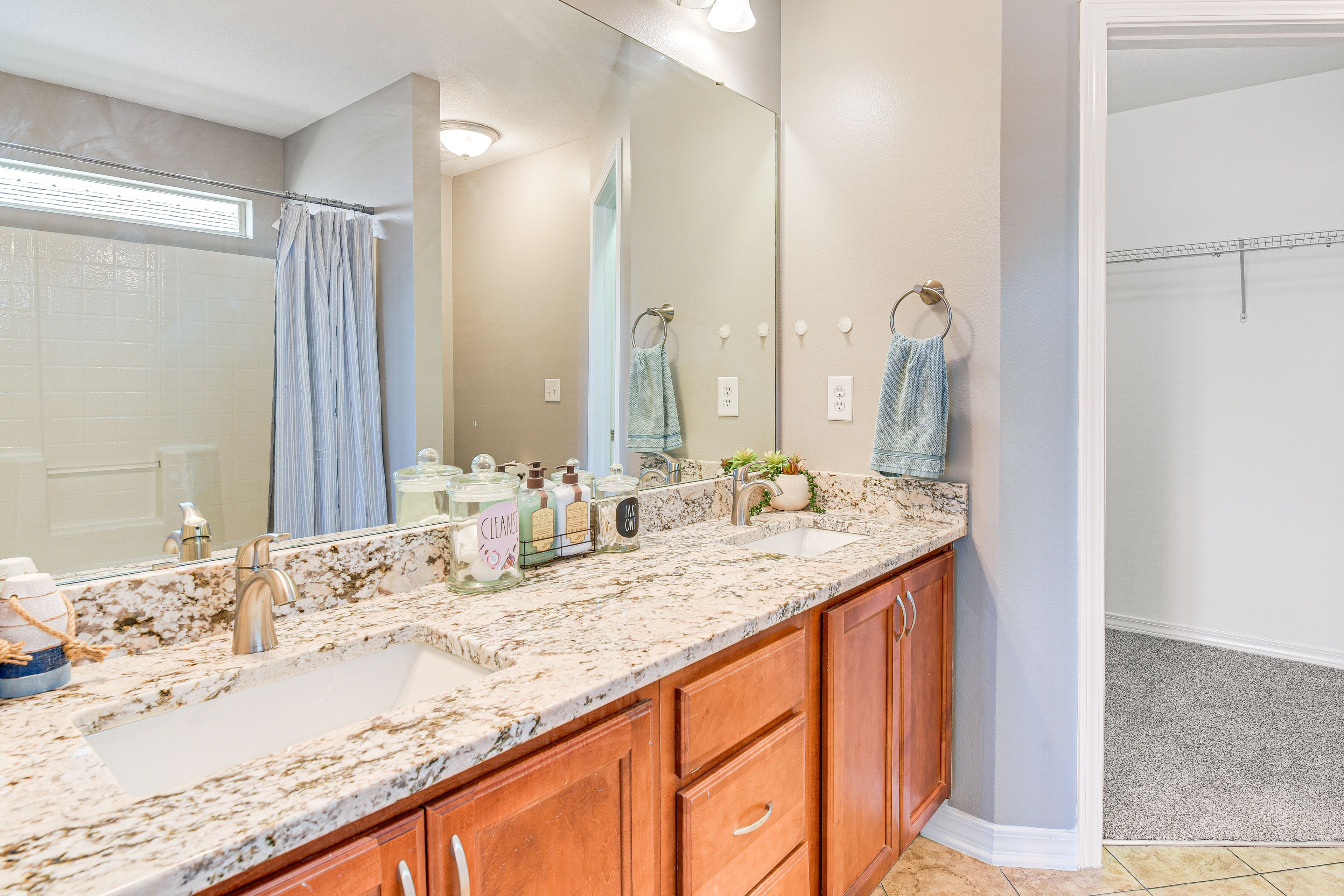 Full Bath | Towels | Hair Dryer