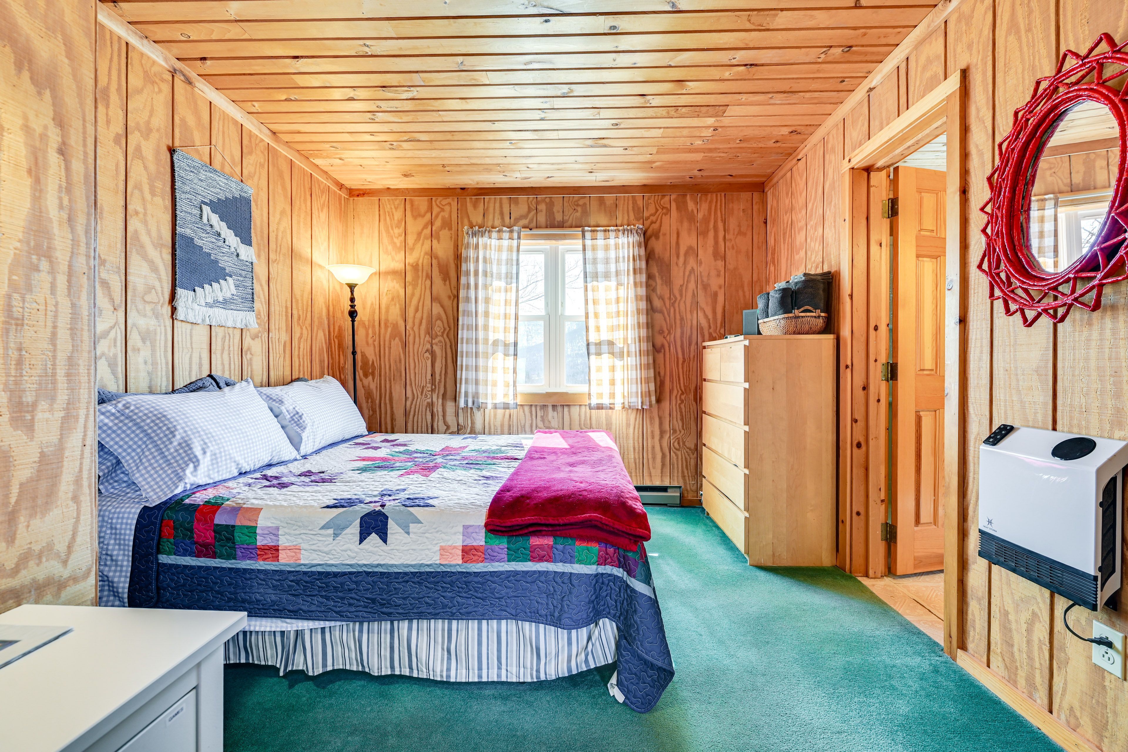 Bedroom 3 | 1st Floor | Queen Bed