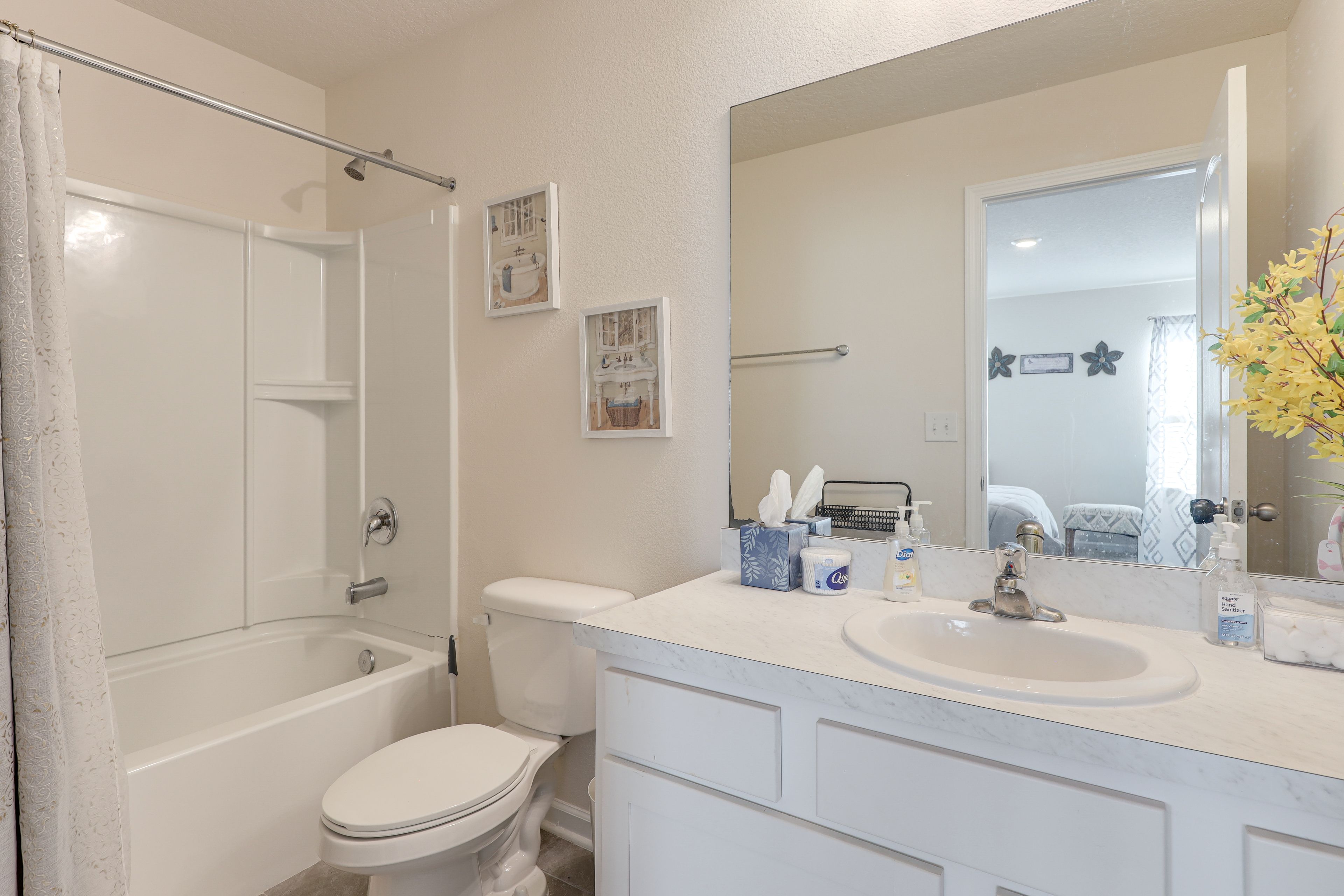 Full Bathroom | 2nd Floor