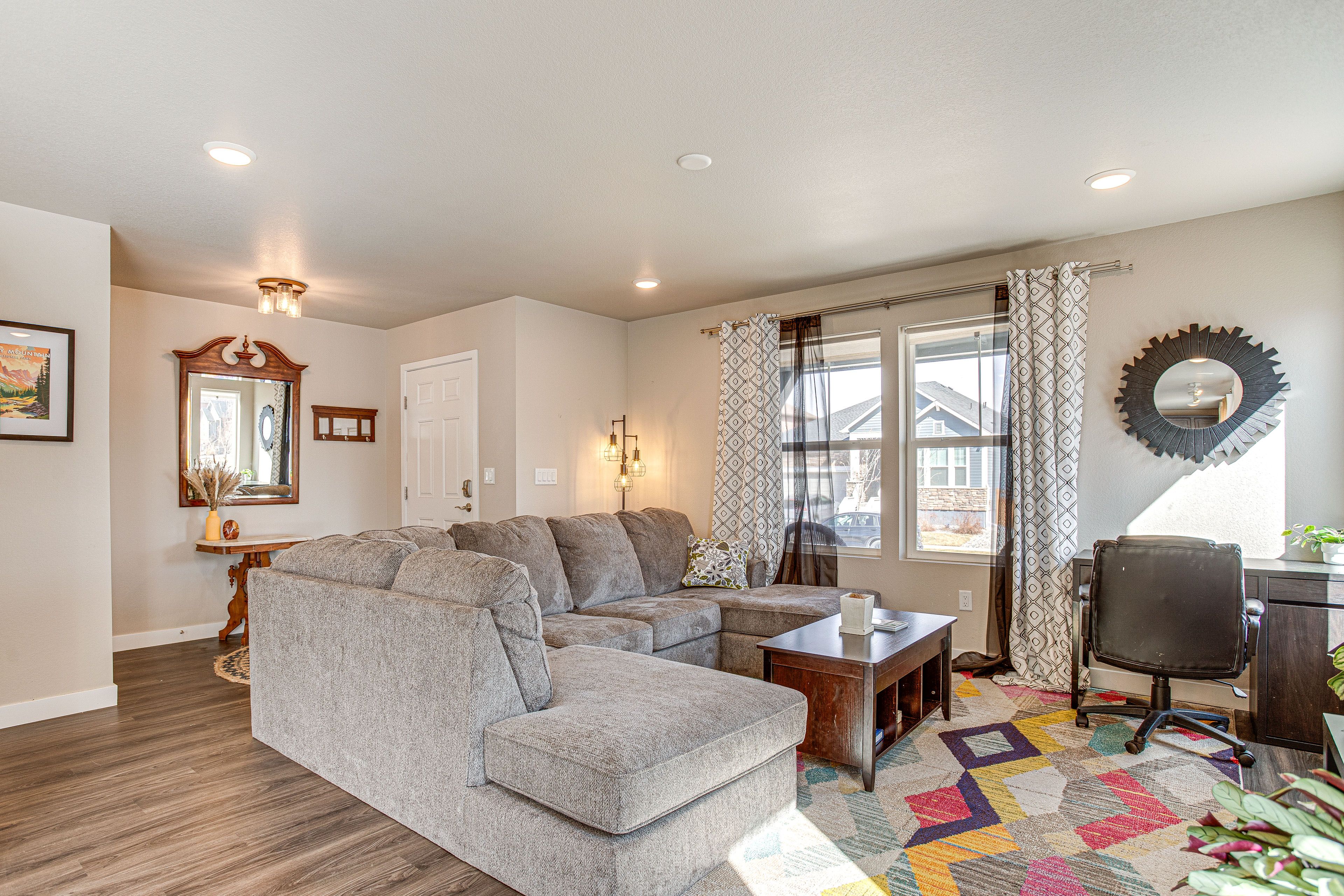 Living Room | Free WiFi | Central Heating & A/C | Smart TV | 1st Floor