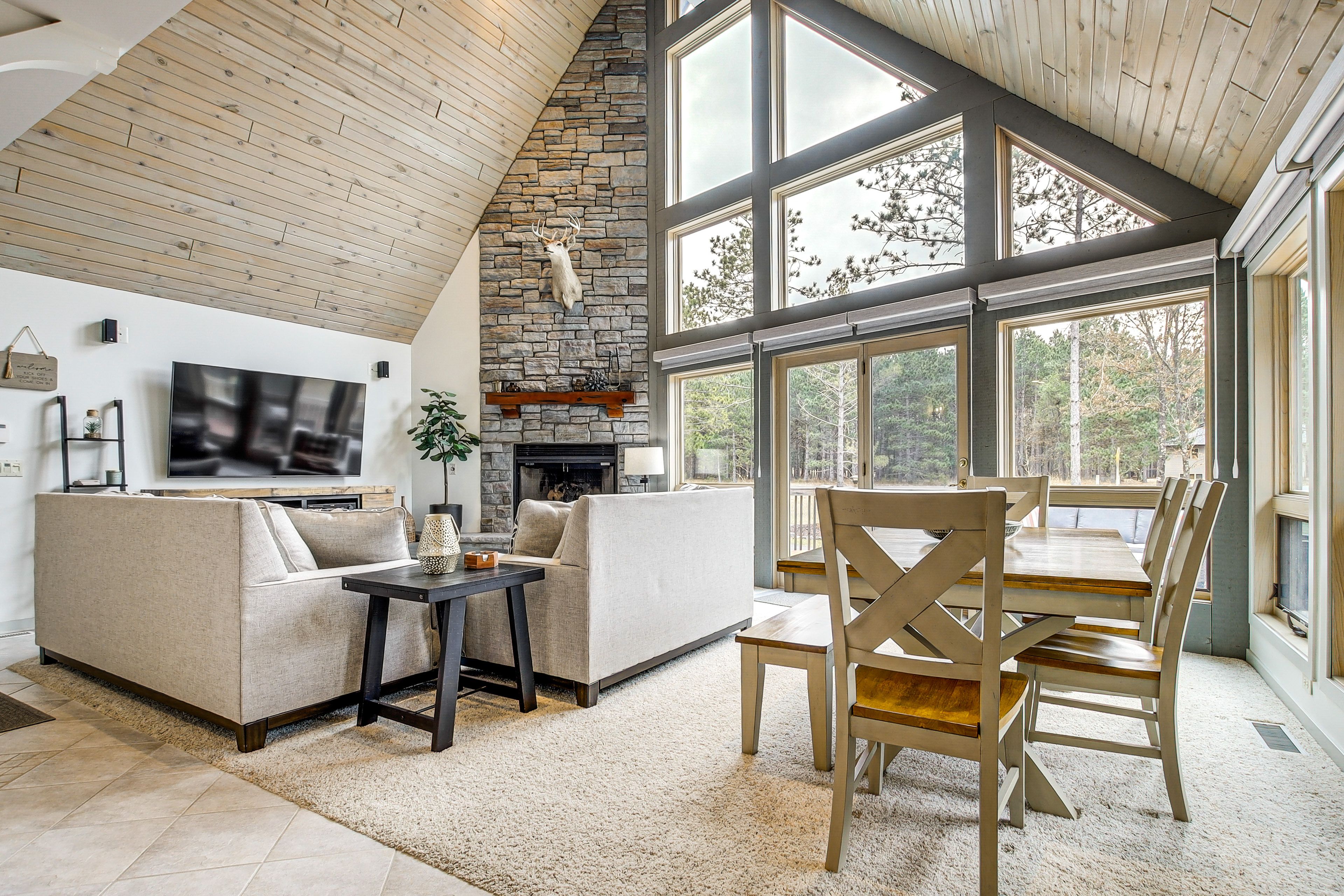 Nekoosa Vacation Rental | 3BR | 2.5BA | 2,350 Sq Ft | 4 Steps to Access