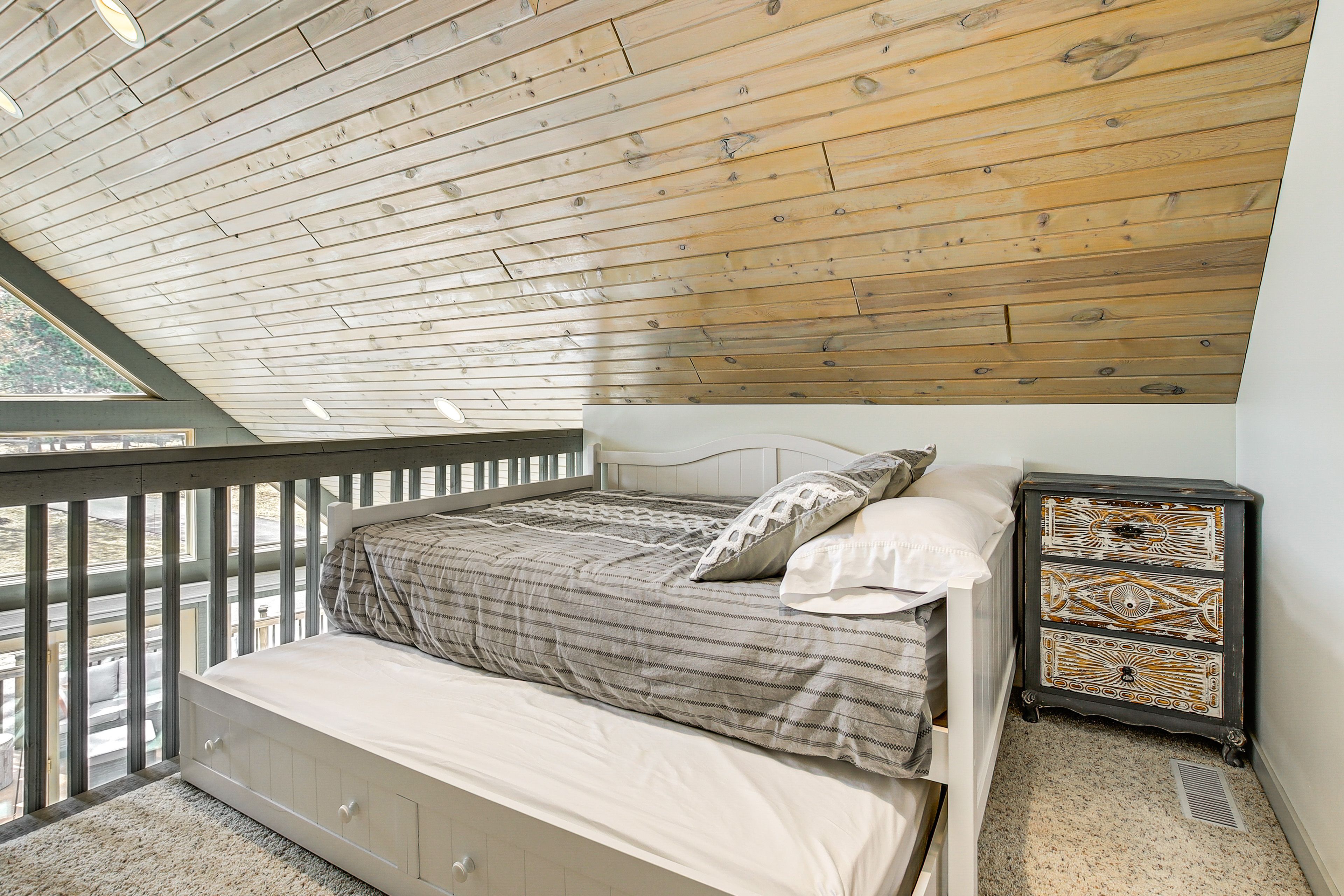 Loft | Full Daybed w/ Twin Trundle | 2nd Floor