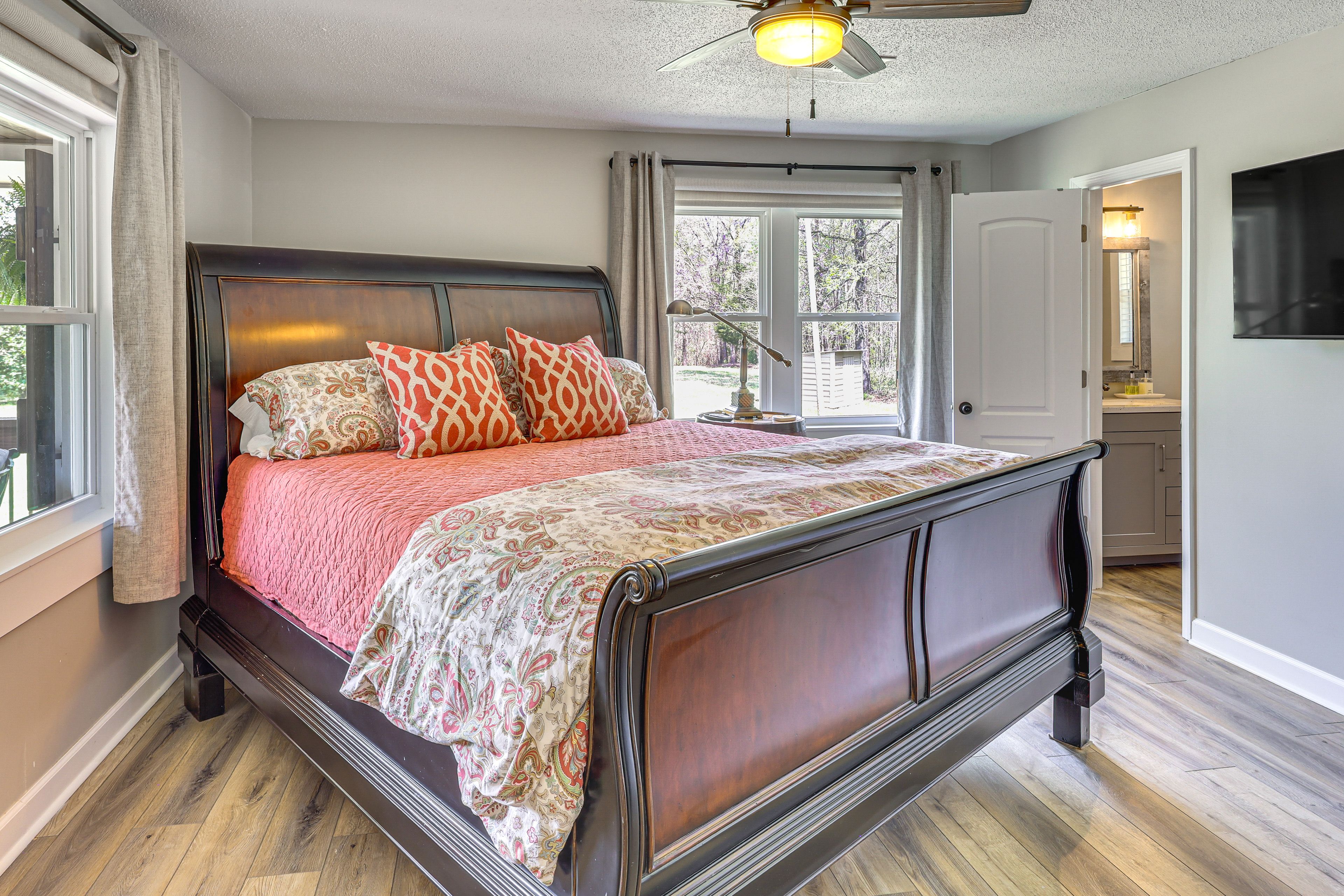 Bedroom 1 | King Bed | Linens Provided
