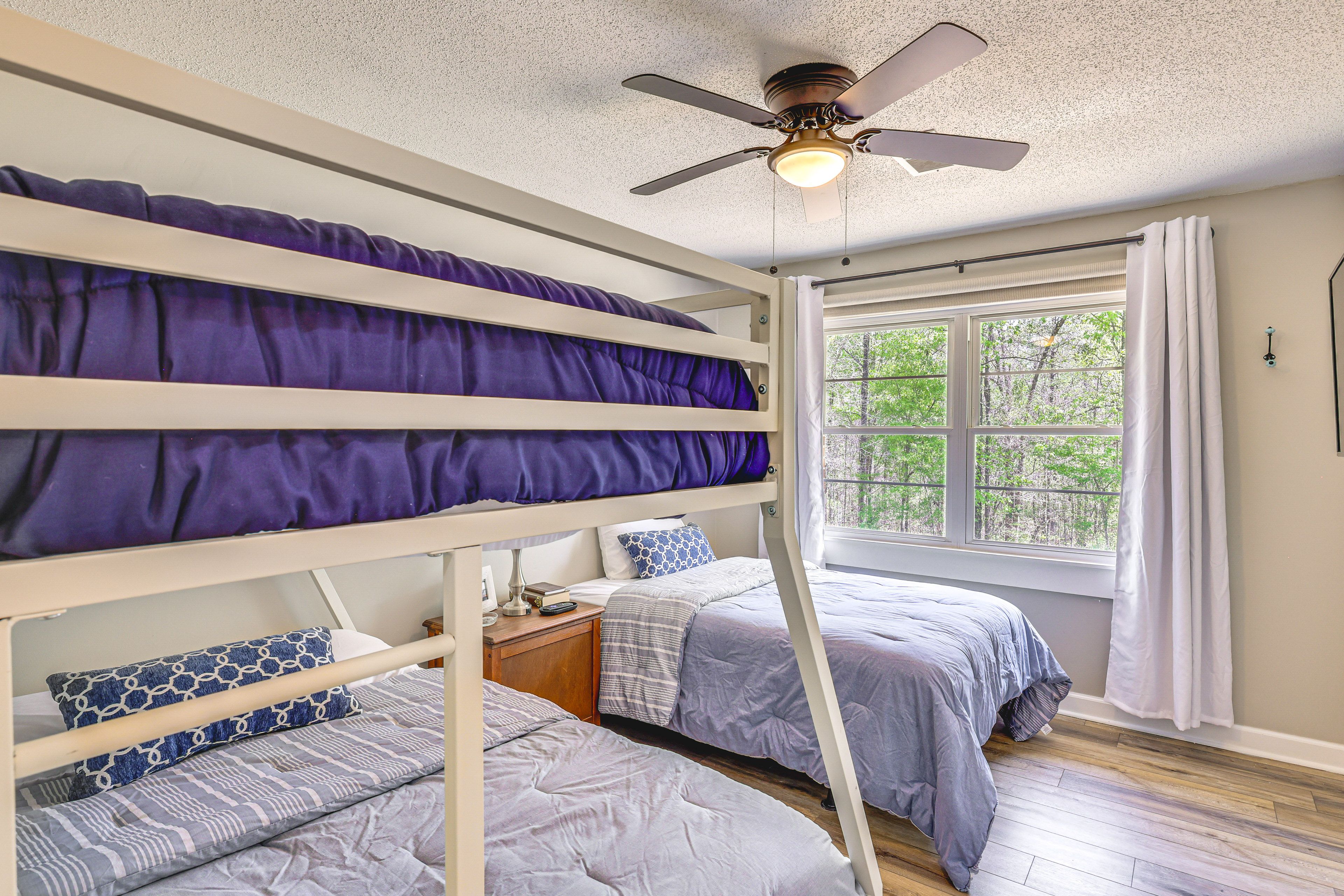 Bedroom 2 | Twin/Queen Bunk Bed | Twin Bed