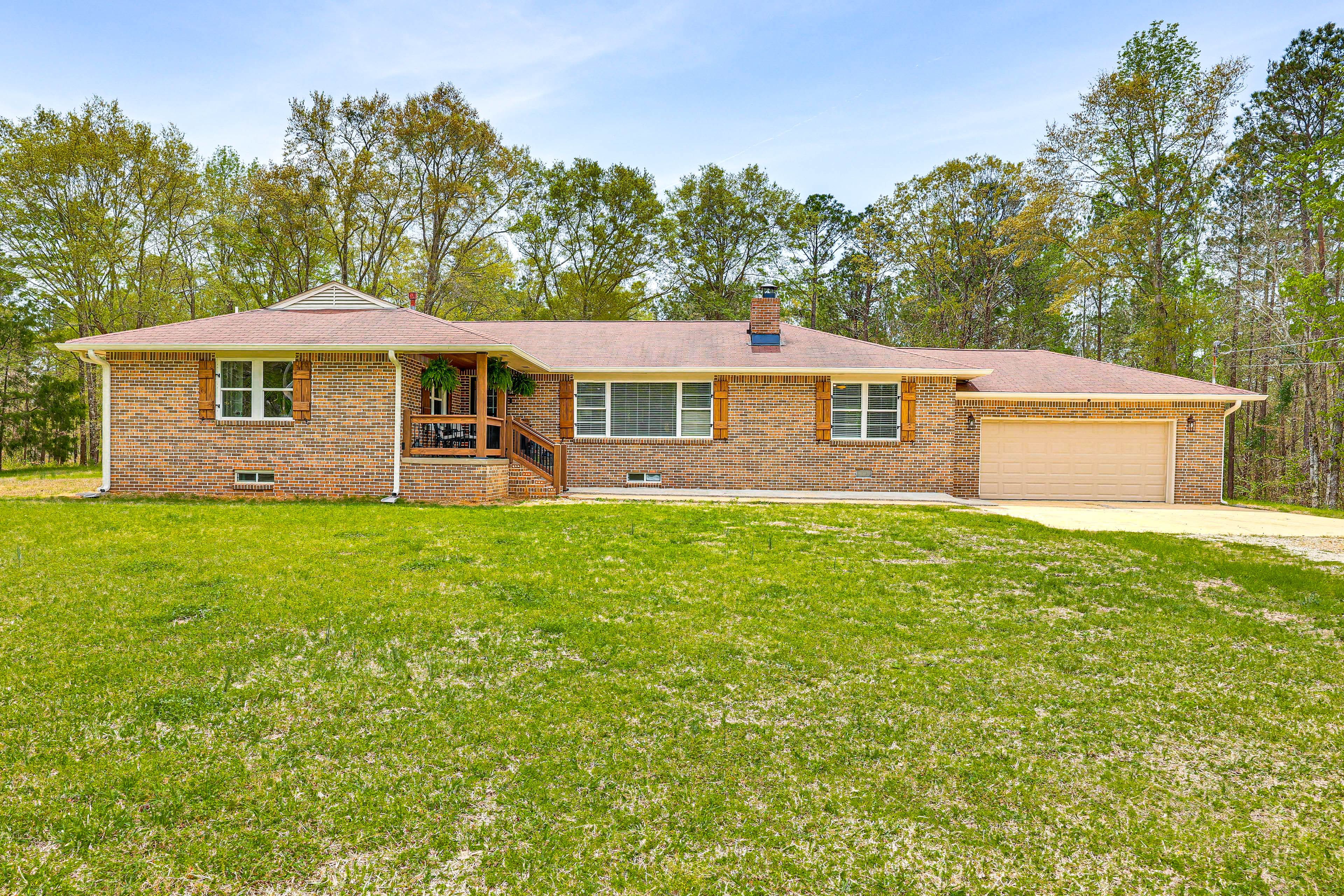Exterior | Driveway (4-5 Vehicles) | Free Street Parking | RV Parking Allowed