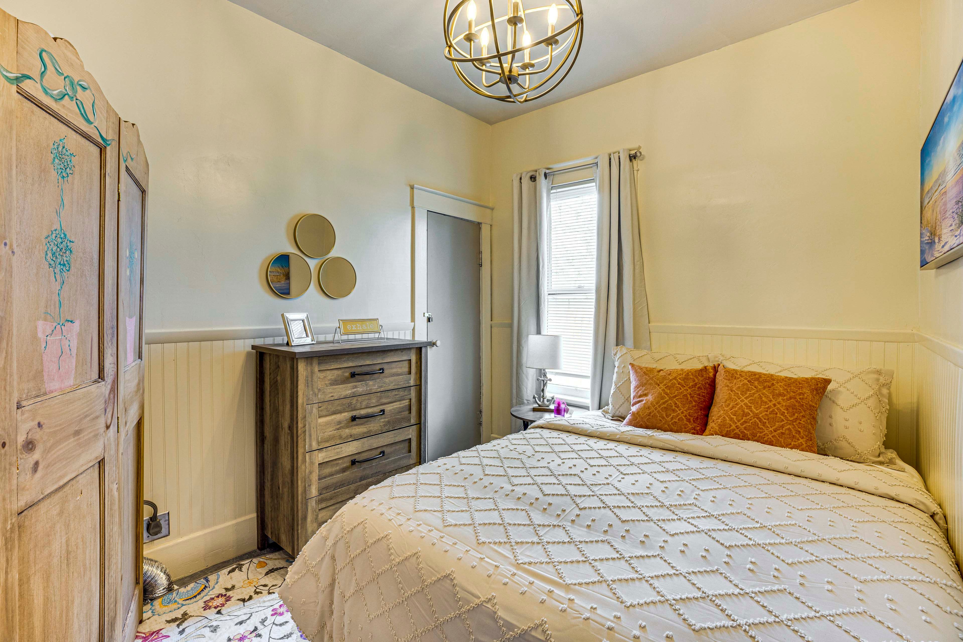 Bedroom 3 | Queen Bed