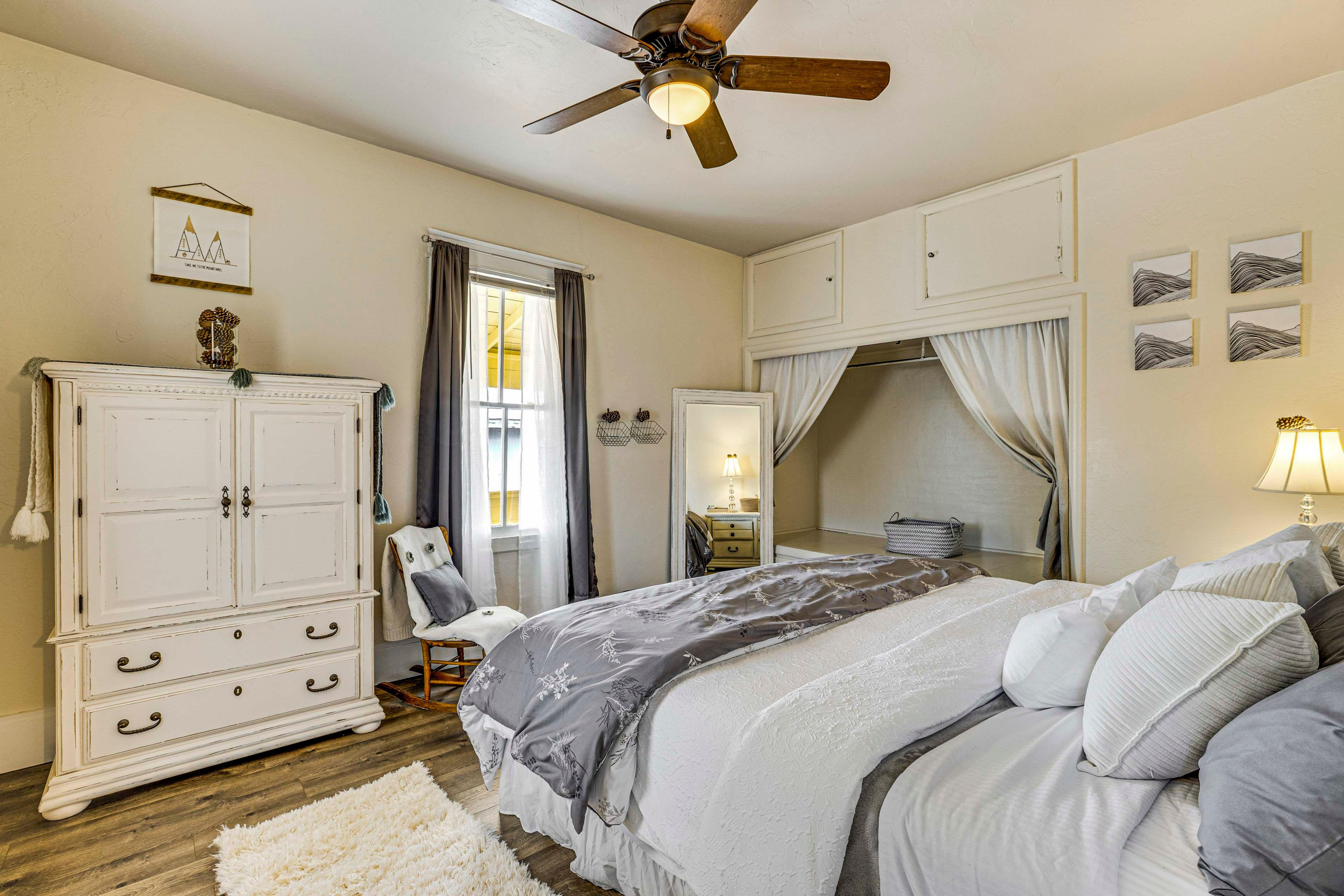 Bedroom 1 | King Bed | Linens Provided
