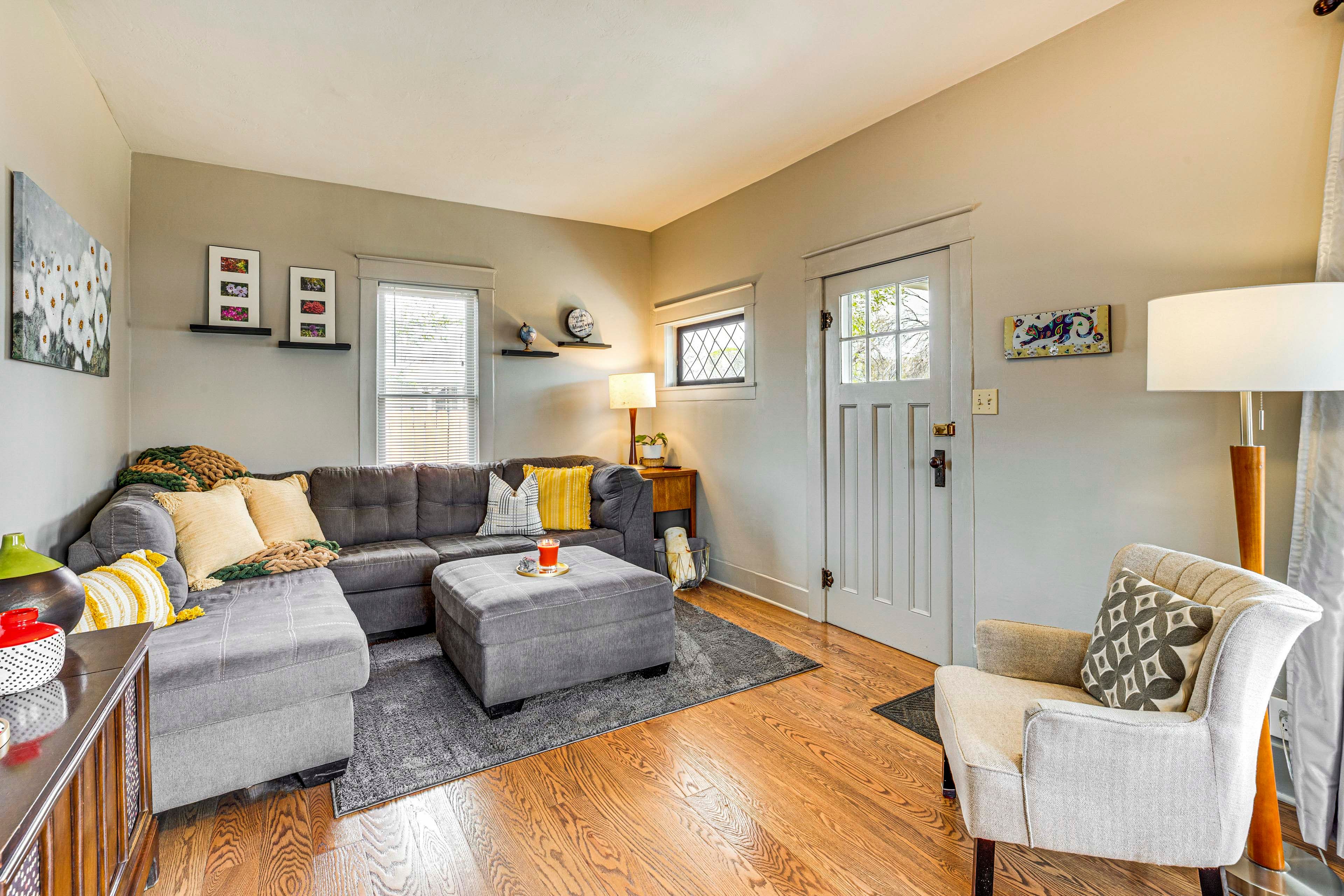 Living Room | Free WiFi | Smart TV