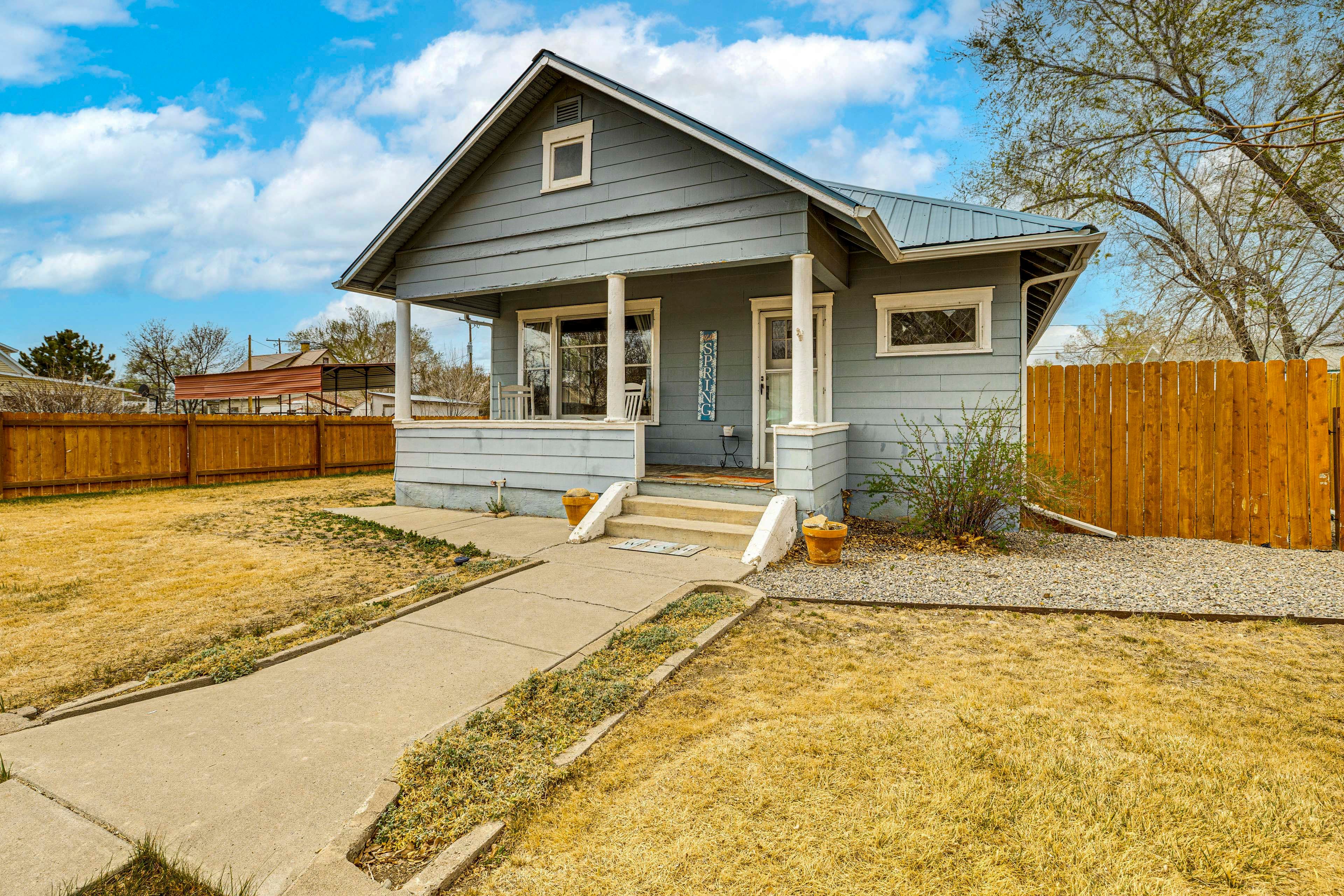 Exterior | Driveway (6 Vehicles) | Free Street Parking | RV/Trailer Parking