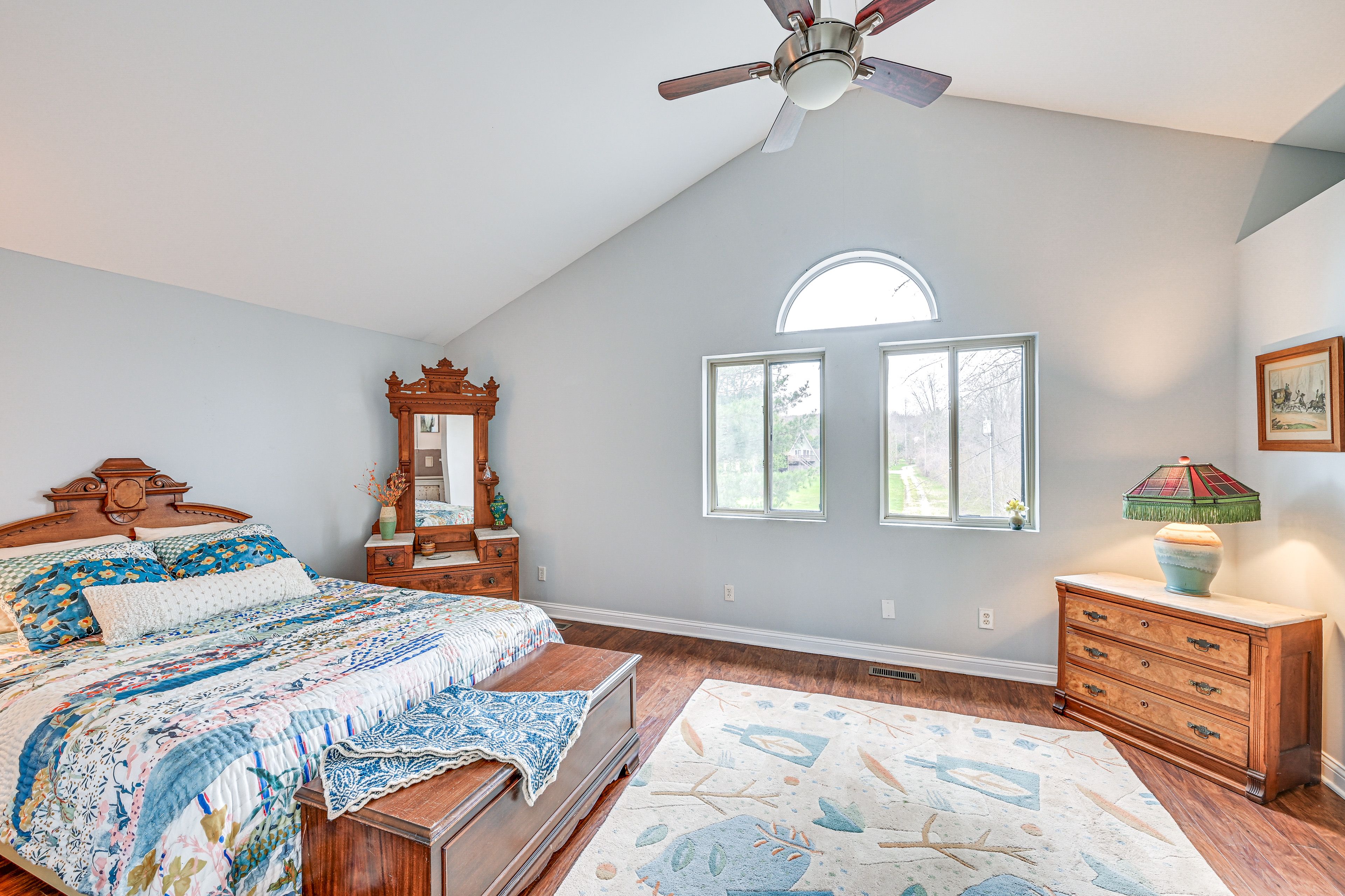 Bedroom | Queen Bed