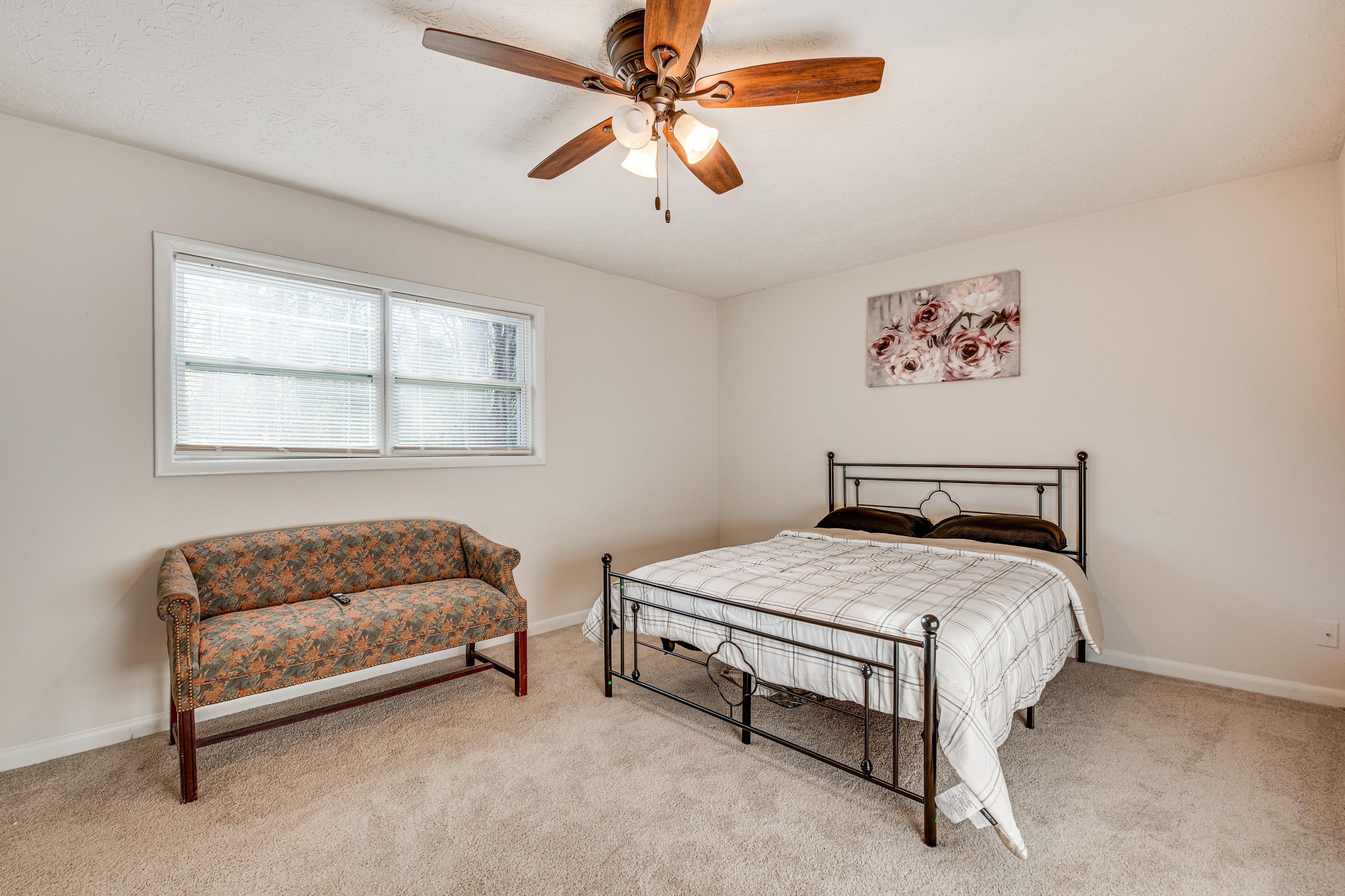 Bedroom 1 | Queen Bed | Smart TV | Linens Provided