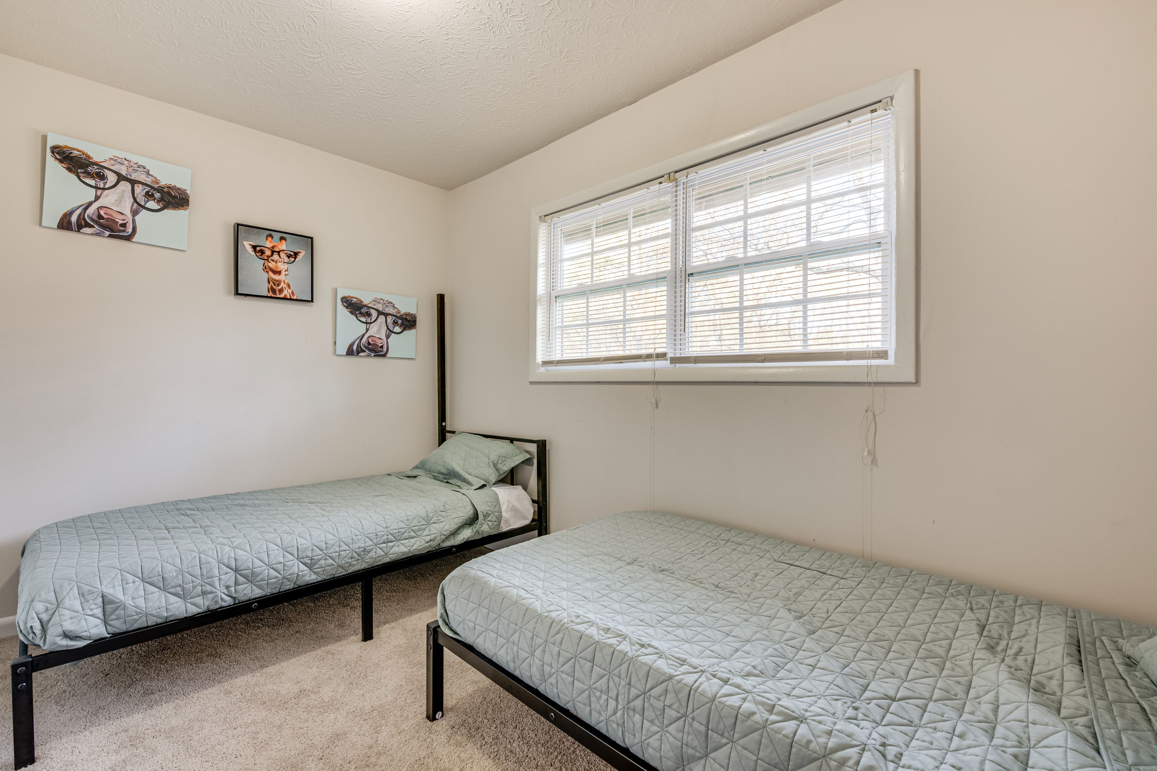 Bedroom 3 | 2 Twin Beds | Smart TV