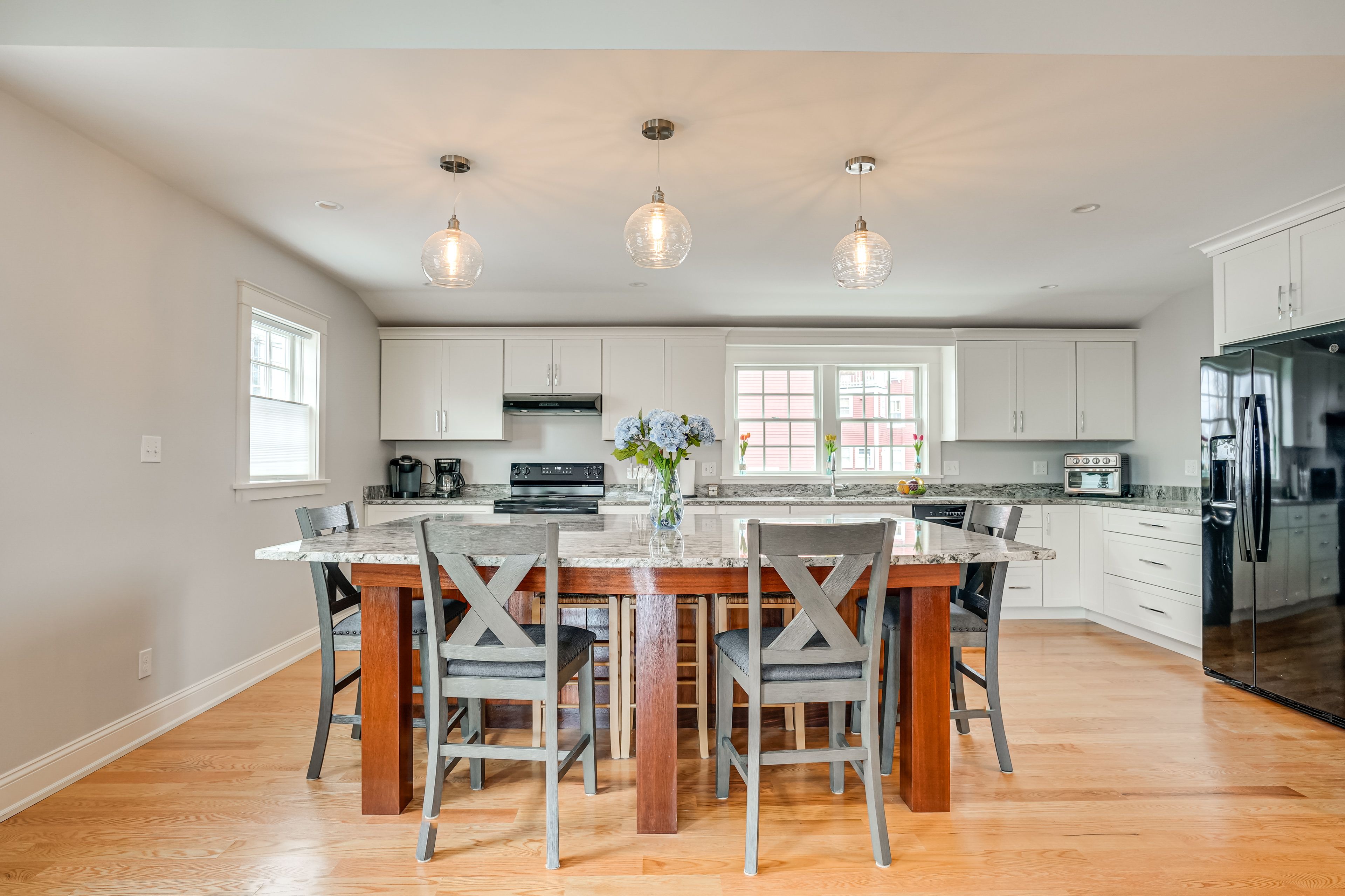 Kitchen | Upper Level | Dishwasher | Stove/Oven