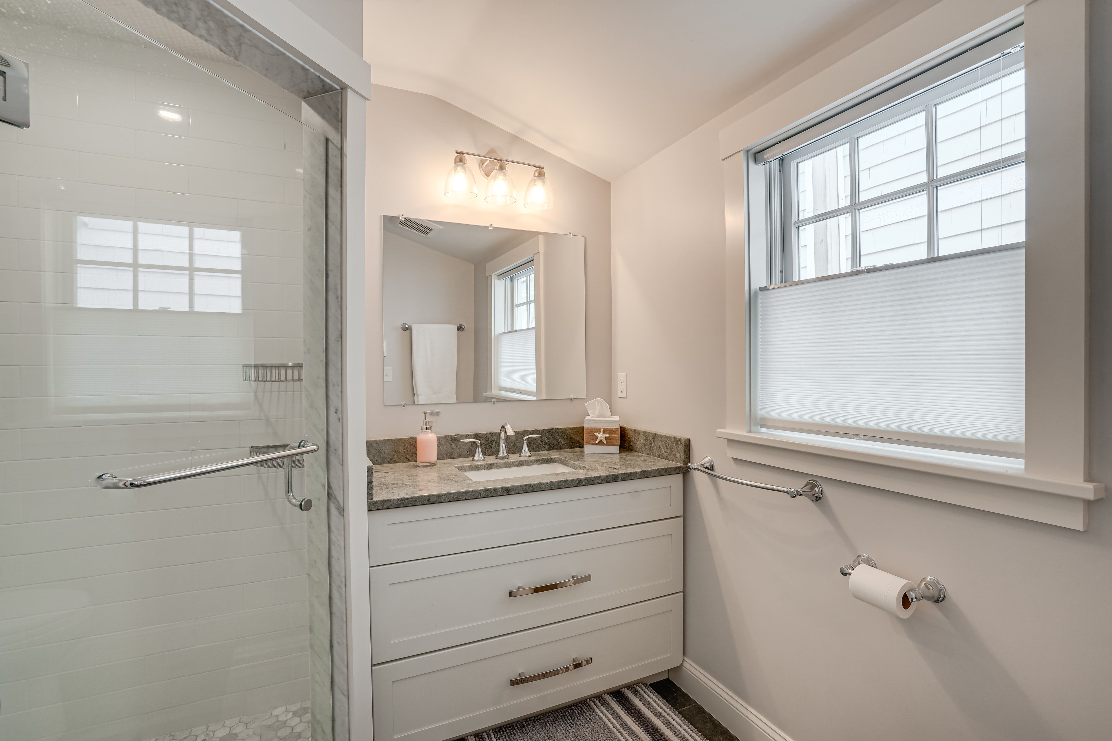 Full Bathroom | Upper Level
