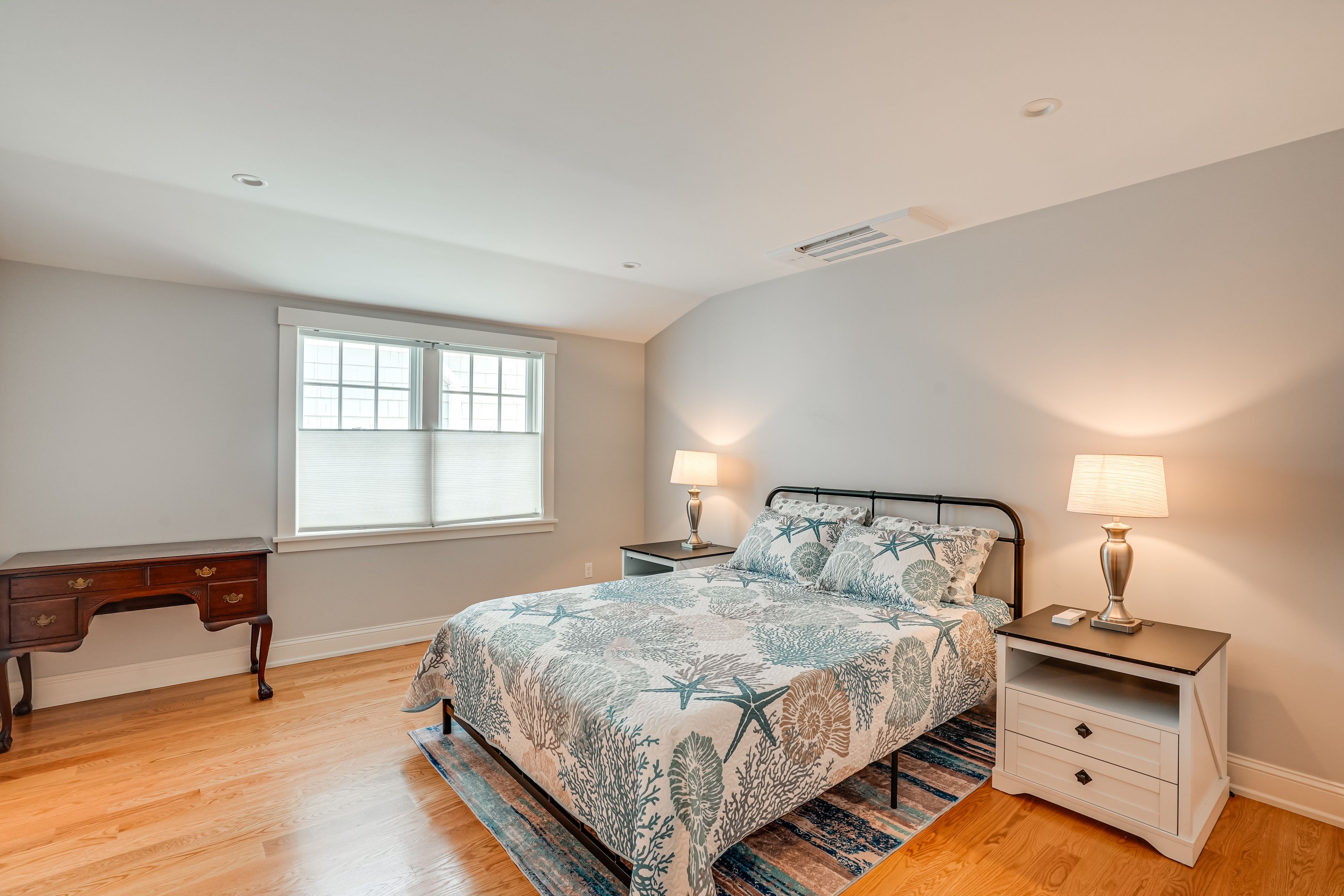 Bedroom 1 | Queen Bed | Upper Level | En-Suite Bathroom