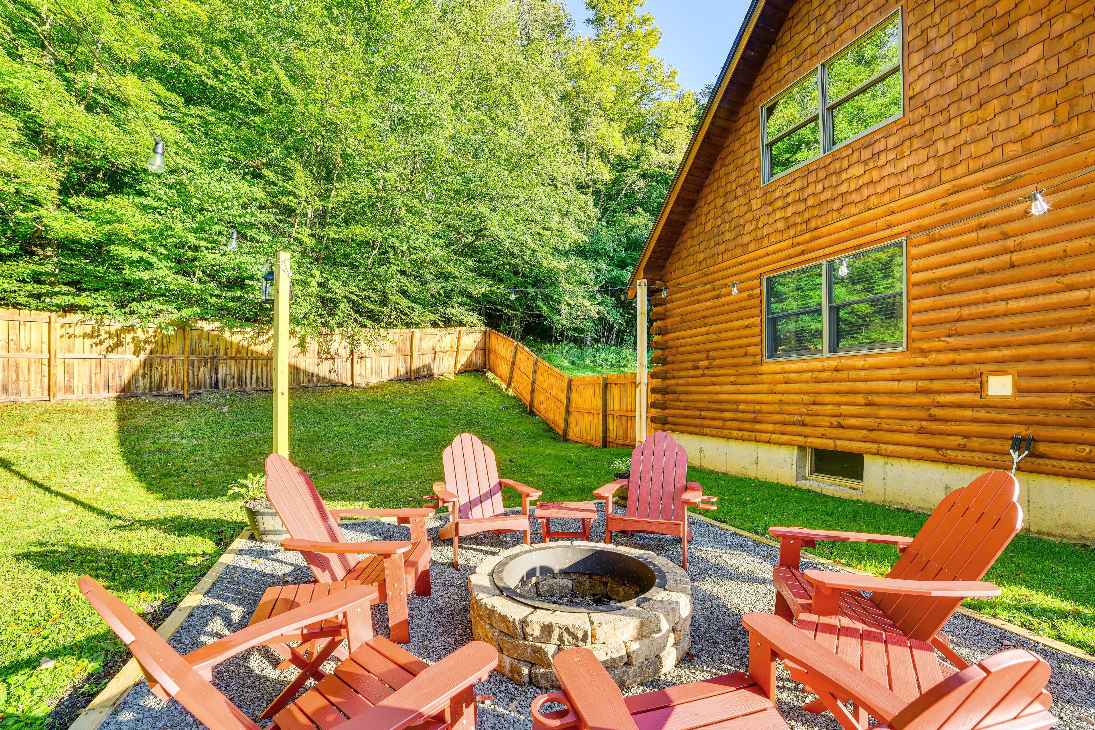 Private Yard | Wood-Burning Fire Pit w/ Seating