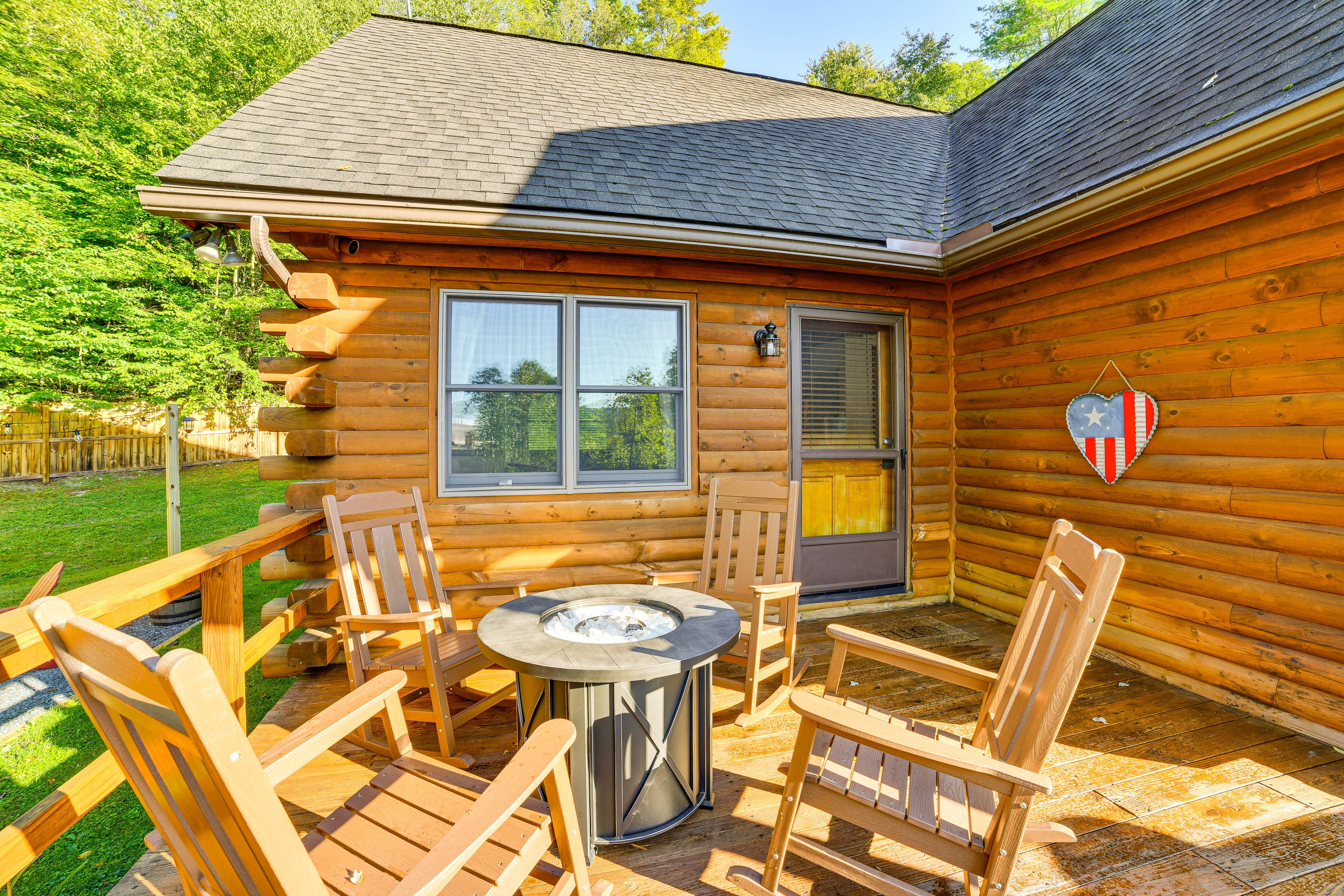 Furnished Deck | Propane Fire Pit