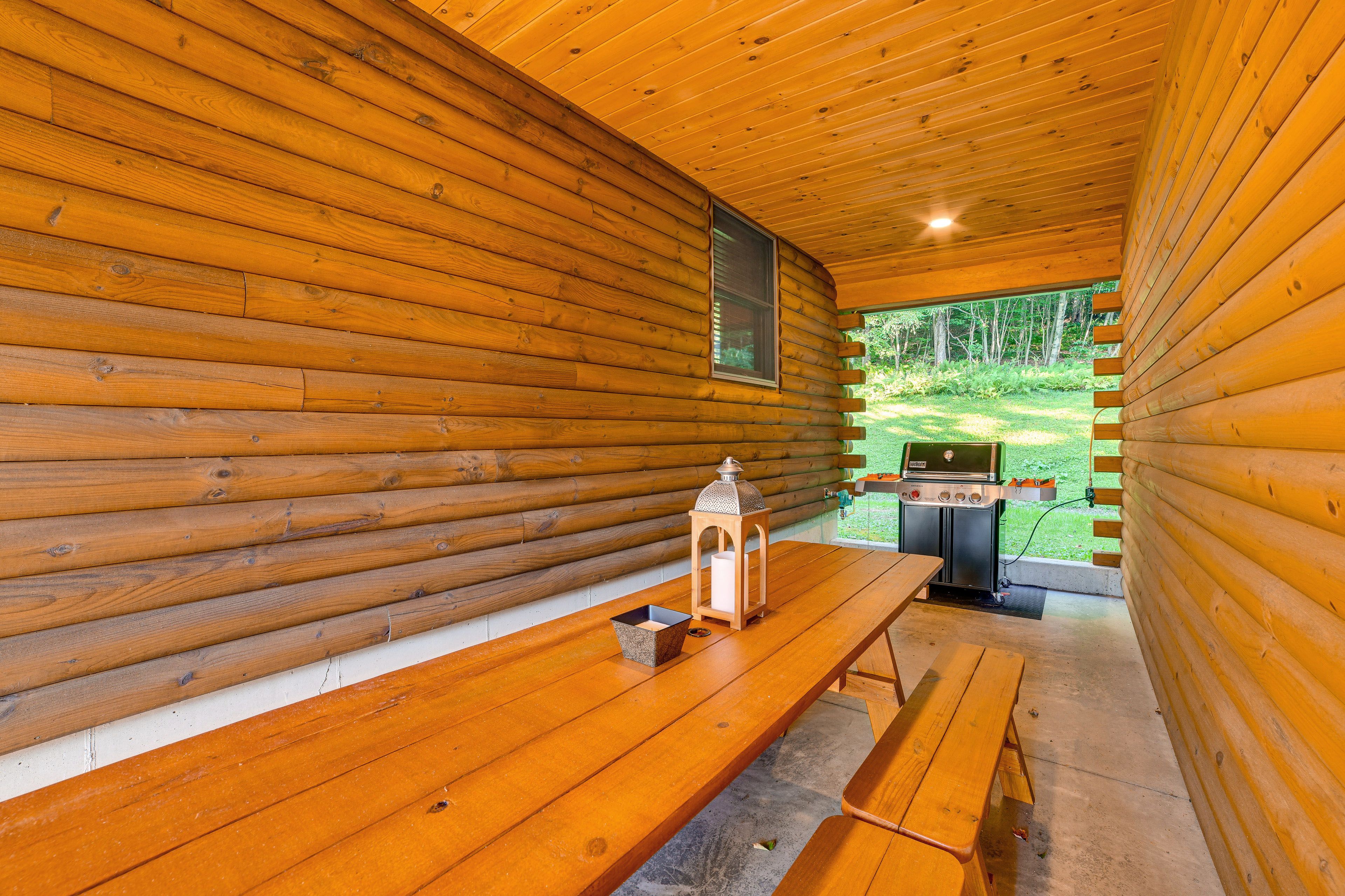 Covered Dining Area | Gas Grill