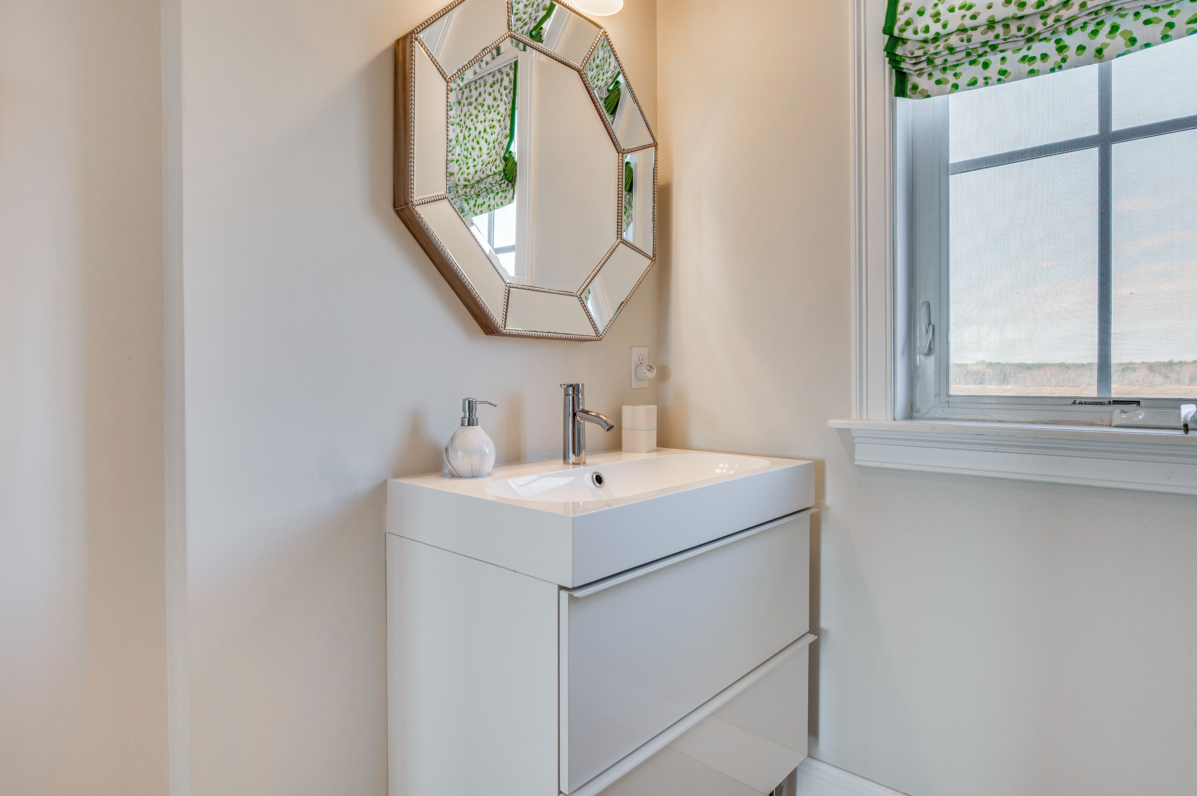 Full Bathroom | 2nd Floor