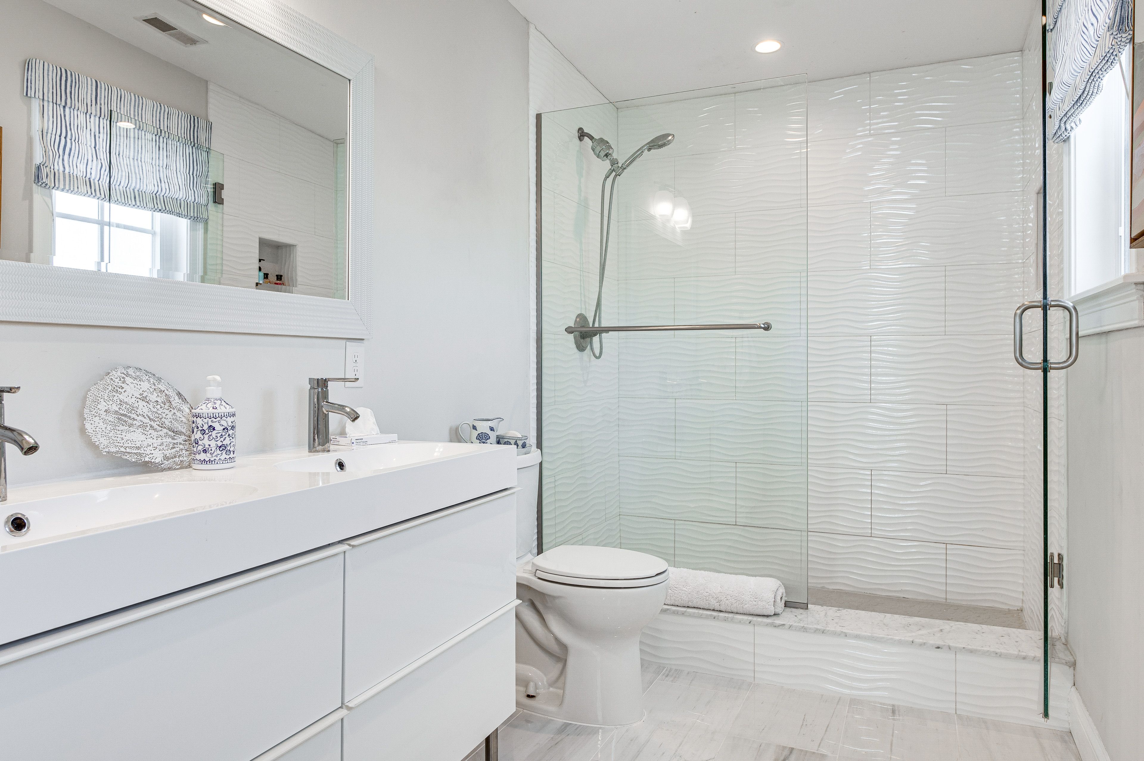 Full Bathroom | 2nd Floor