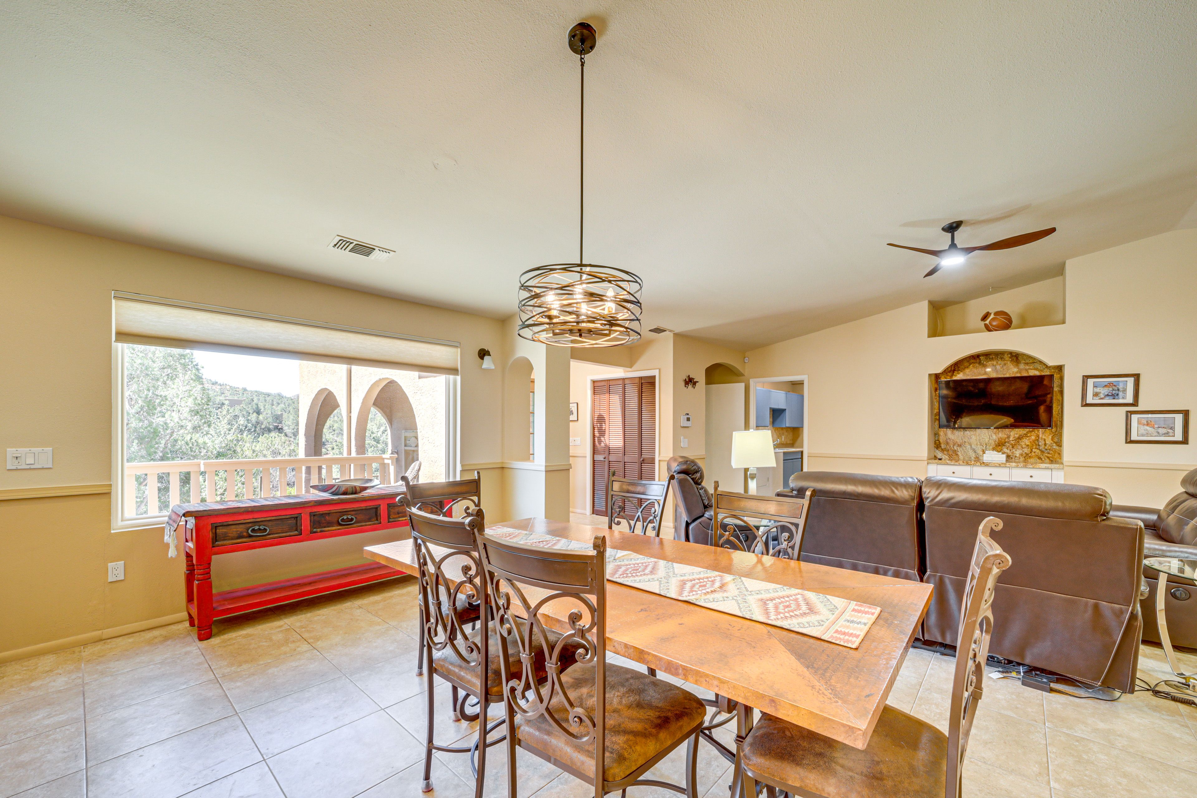 Dining Area | Dishware/Flatware Provided
