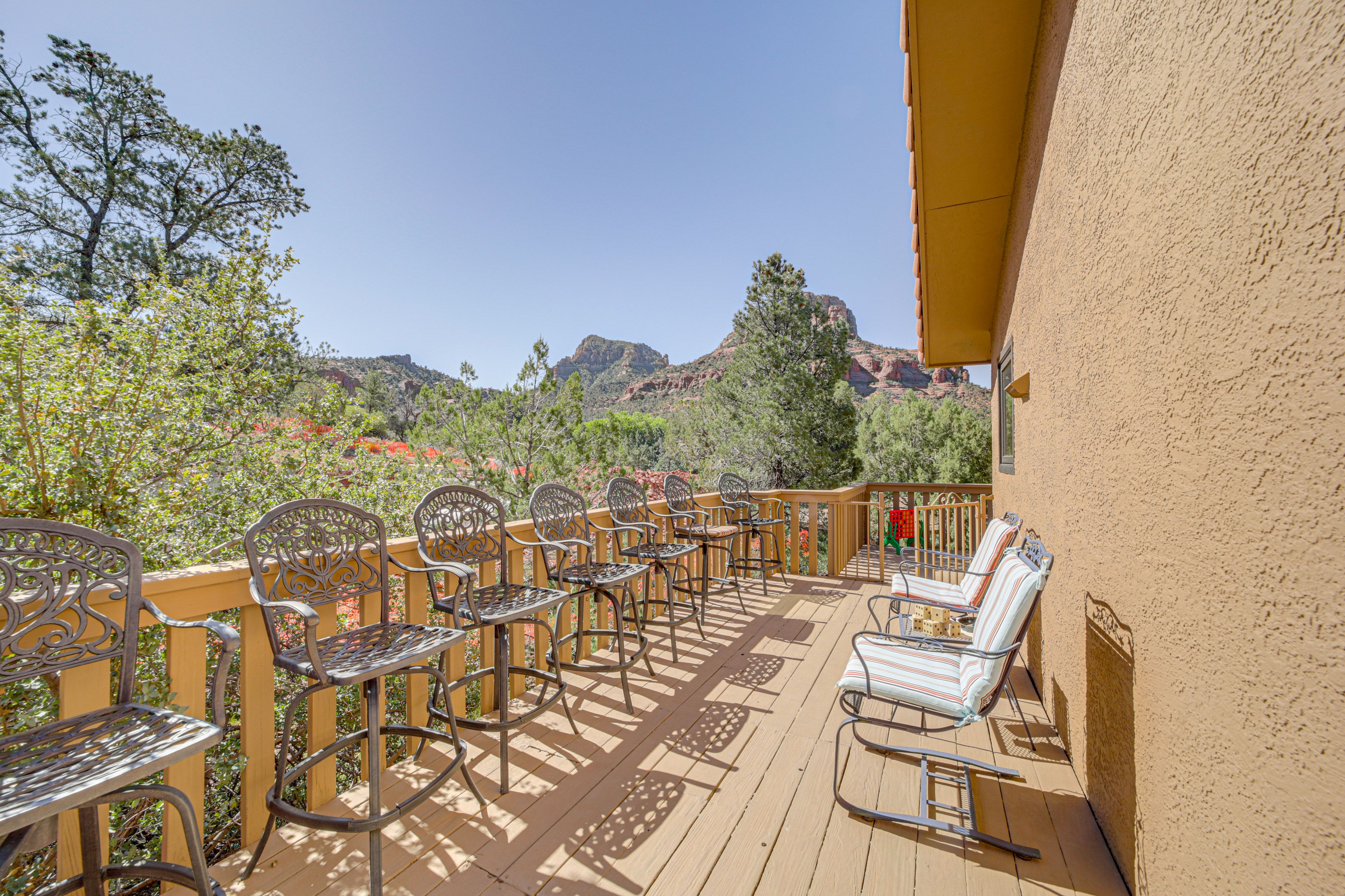 Wraparound Deck | Outdoor Dining Area