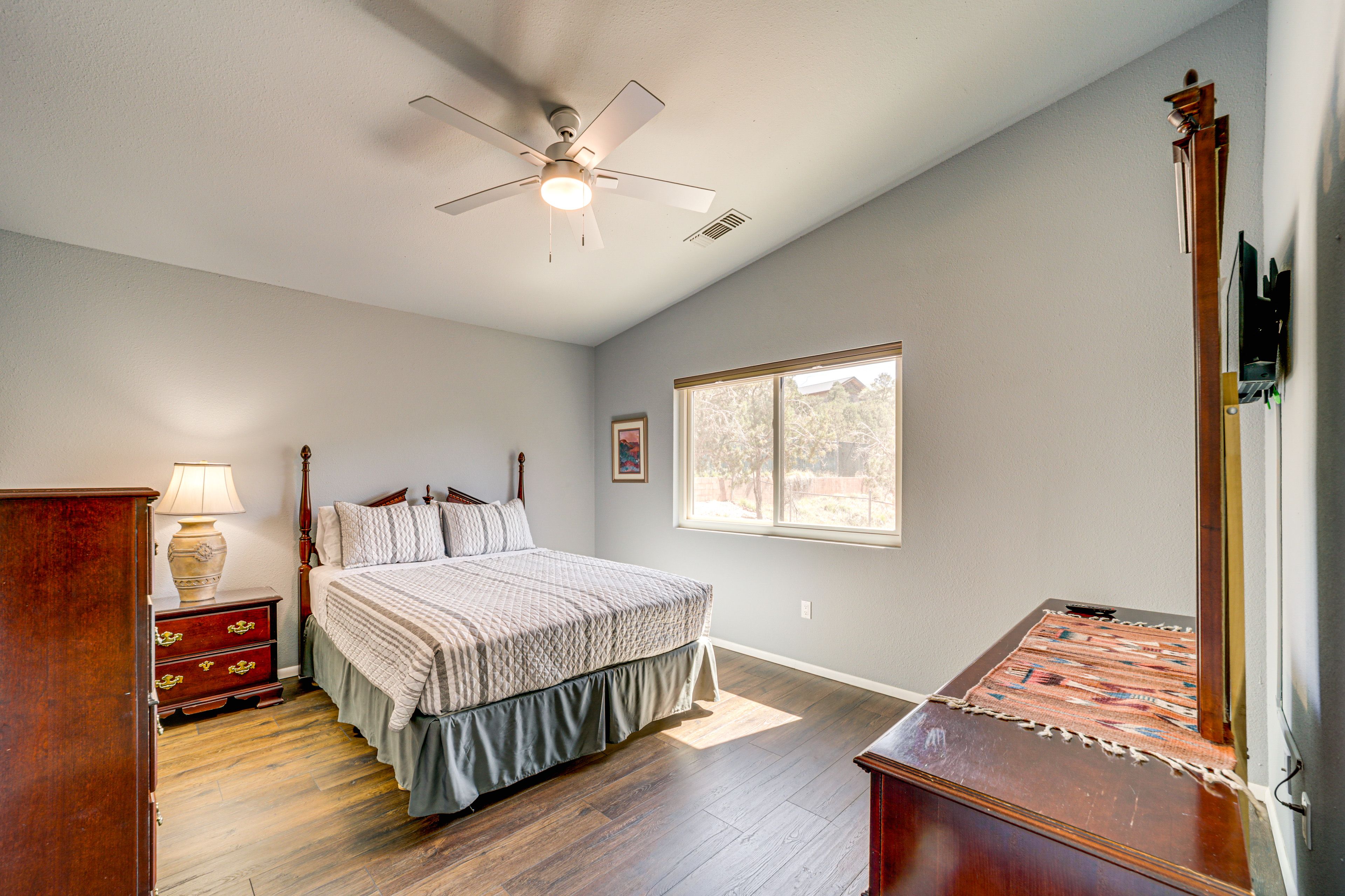 Bedroom 2 | Queen Bed | Smart TV